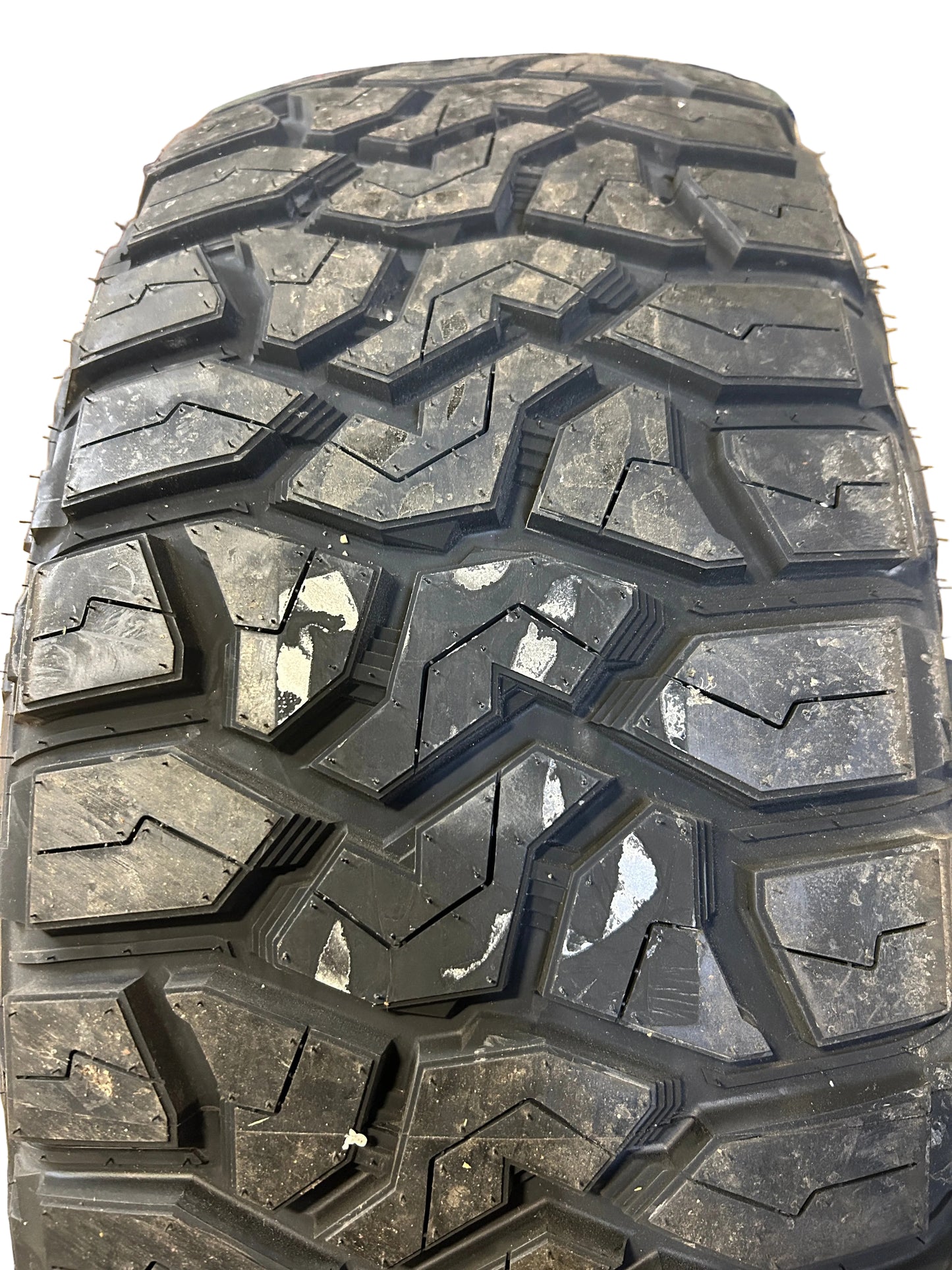 AMERICAN ROAD STAR R/T BSW 275 55 20 117T RUGGED TIRE ARSRT01