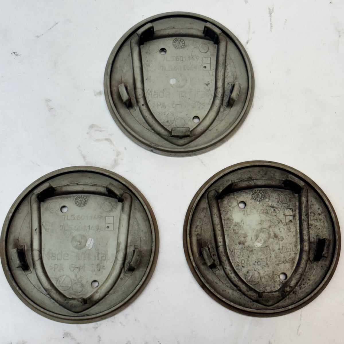 3 USED GENUINE PORSCHE 991 CAYENNE PANAMERA BOXSTER  CENTER CAPS 7L5601149