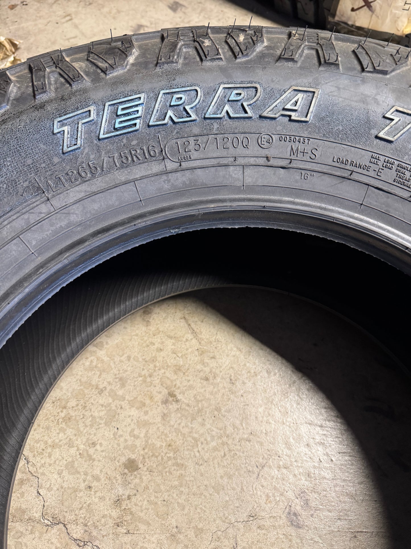 NOS HERCULES TERRA TRAC M/T OWL LT 265 75 16 123/120Q 10PLY MUD TERRAIN TIRE 08090