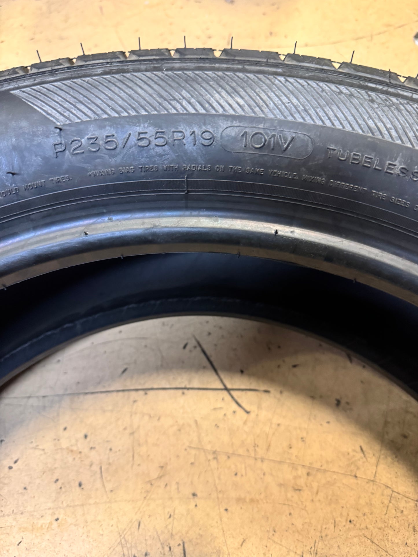 NOS MICHELIN LATITUDE TOUR HP BSW P 235 55 19 101V ALL SEASON TIRE 05487