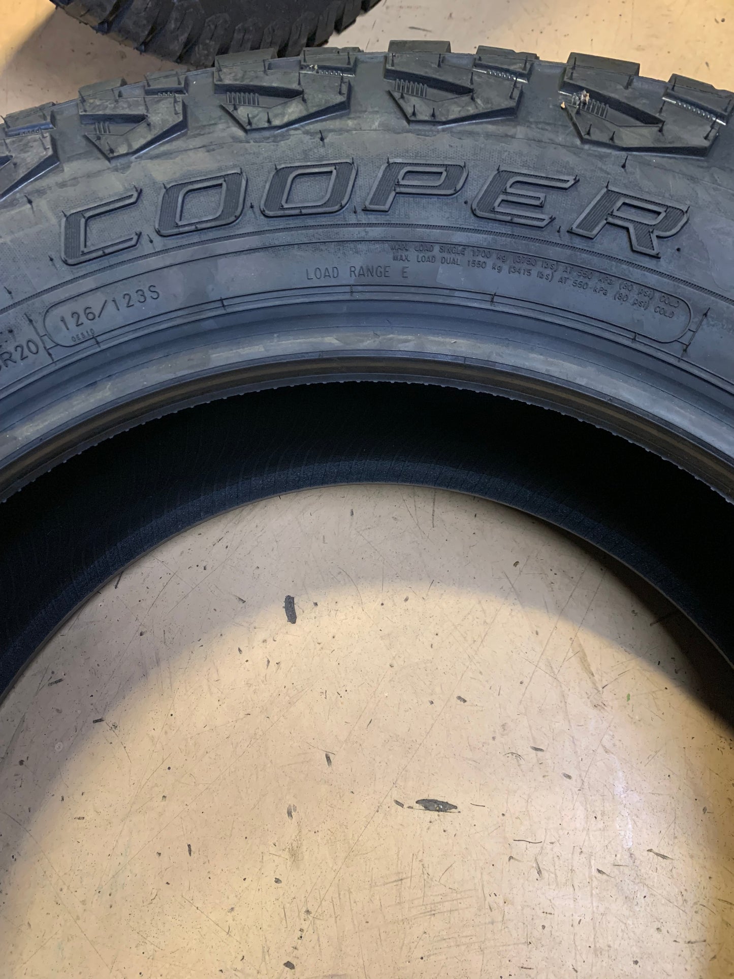 COOPER DISCOVERER STRONGHOLD AT LT 275 65 20 126/123S ALL TERRAIN TIRE 170294048