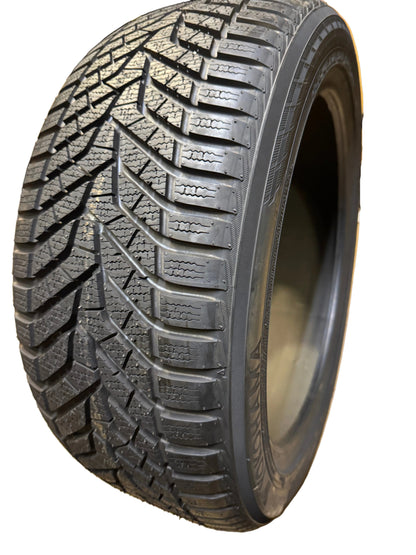 NOS YOKOHAMA BLUEARTH WINTER V905 BSW P 235 45 18 98Y XL UHP WINRER TIRE 90625