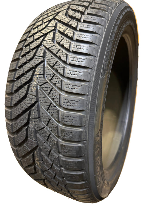 NOS YOKOHAMA BLUEARTH WINTER V905 BSW P 235 45 18 98Y XL UHP WINRER TIRE 90625