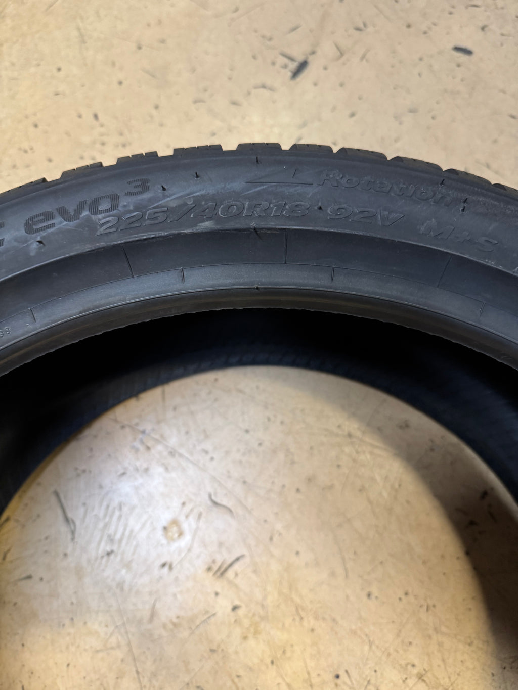 NOS HANKOOK WINTER ICEPT EVO3 BSW P 225 40 18 92V XL WINTER TIRE 1026306