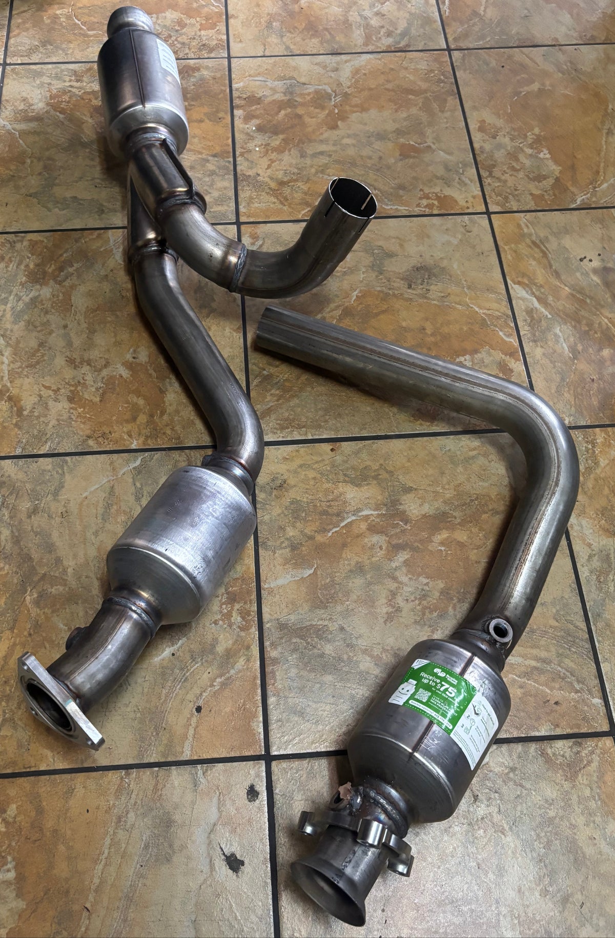 MAGNAFLOW DIRECT-FIT CATALYTIC CONVERTER FOR GMC CHEVY 16-20 52642