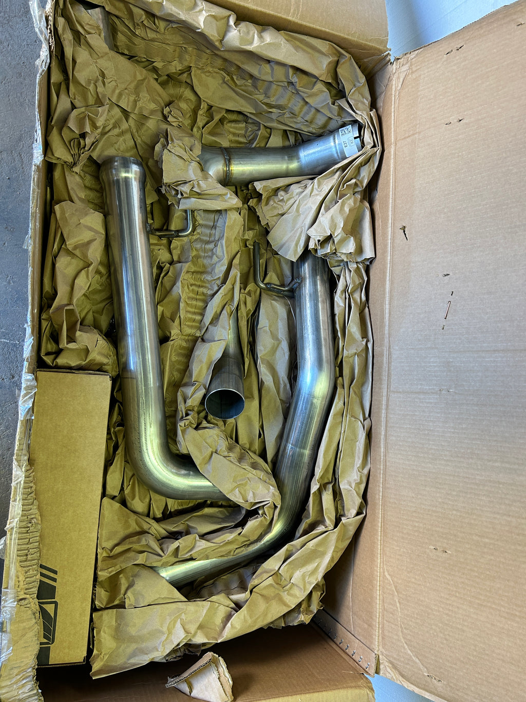 AWE TUNING 0FG EXHAUST SYSTEMS FOR 19-26 SIERRA 1500, SILVERADO 1500 3015-43202