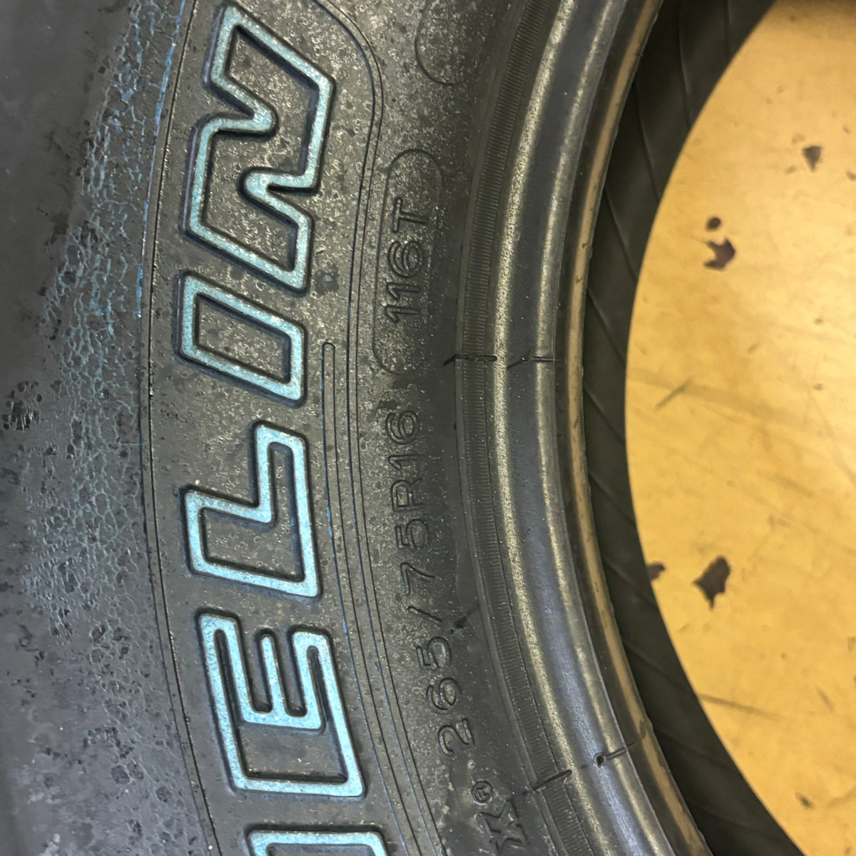 MICHELIN DEFENDER LTX M/S RWL P 265 75 16 116T HIGHWAY TIRE 99123