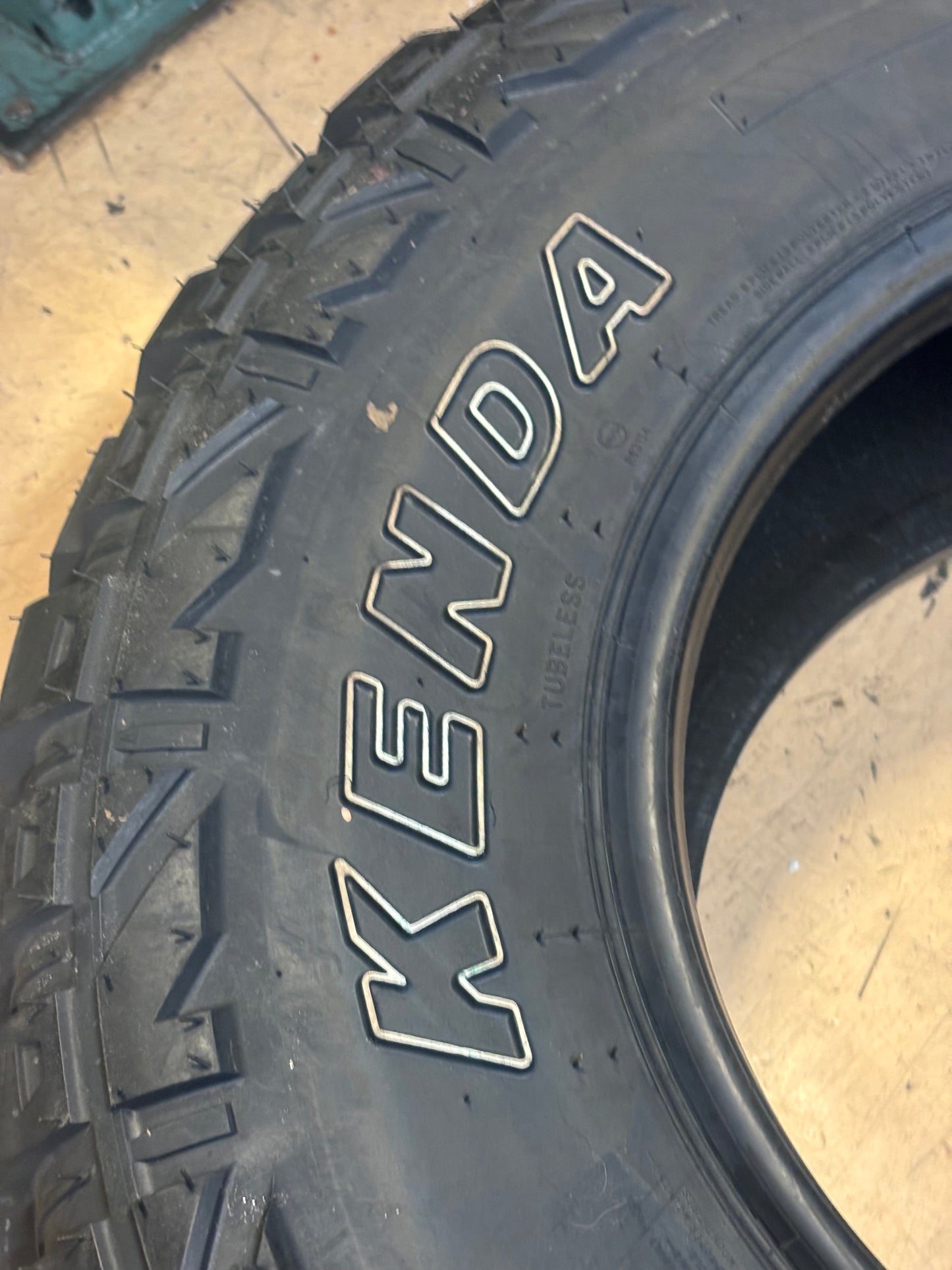 KENDA KLEVER M/T KR29 RWL LT 35 12.5 17 121Q LRE 10 PLY MUD TERRAIN TIRE 290016