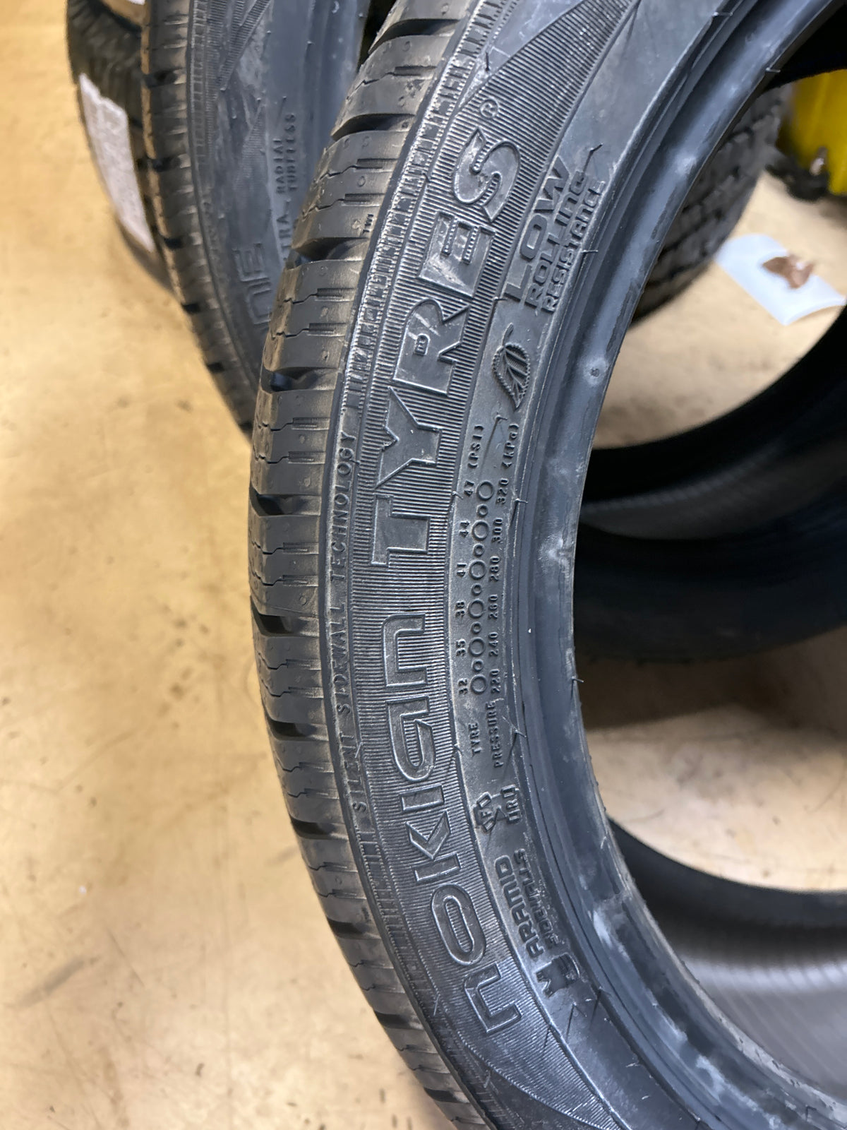 2 NOKIAN ONE BSW P 235 45 18 98V XL ALL SEASON TIRE T431367