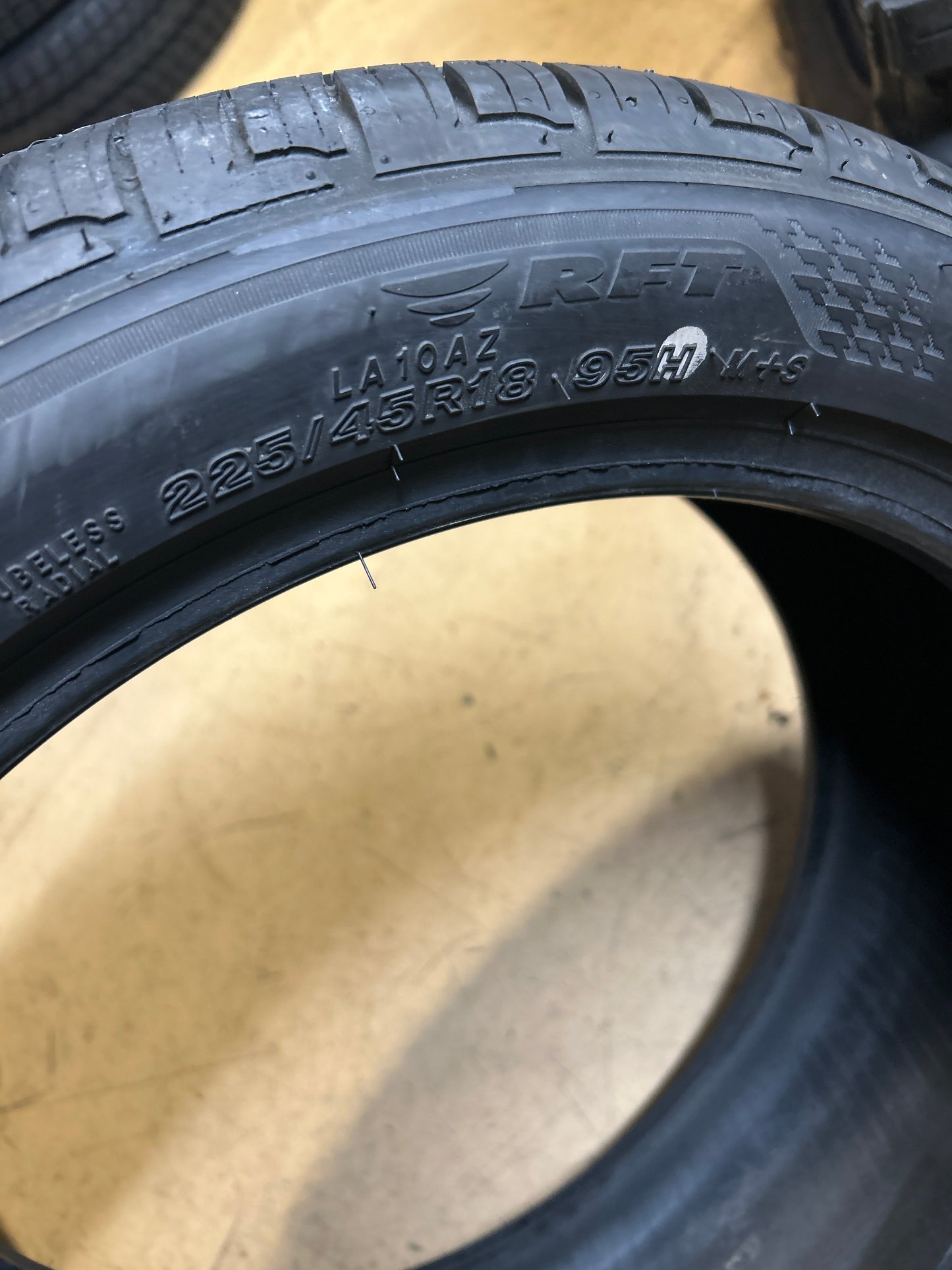 BRIDGESTONE TURANZA LS100A RFT BSW P 225 45 18 95H XL TOURING TIRE 007227