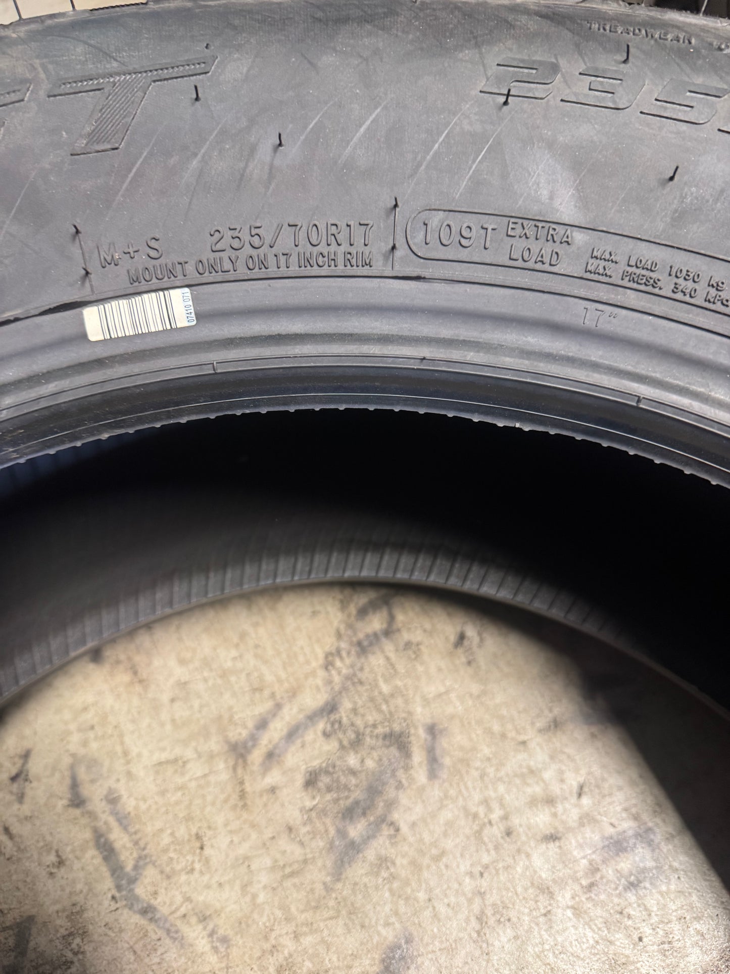 NOS MASTERCRAFT COURSER AXT2 BSW P 235 70 17 109T XL ALL TERRAIN TIRE 177131007