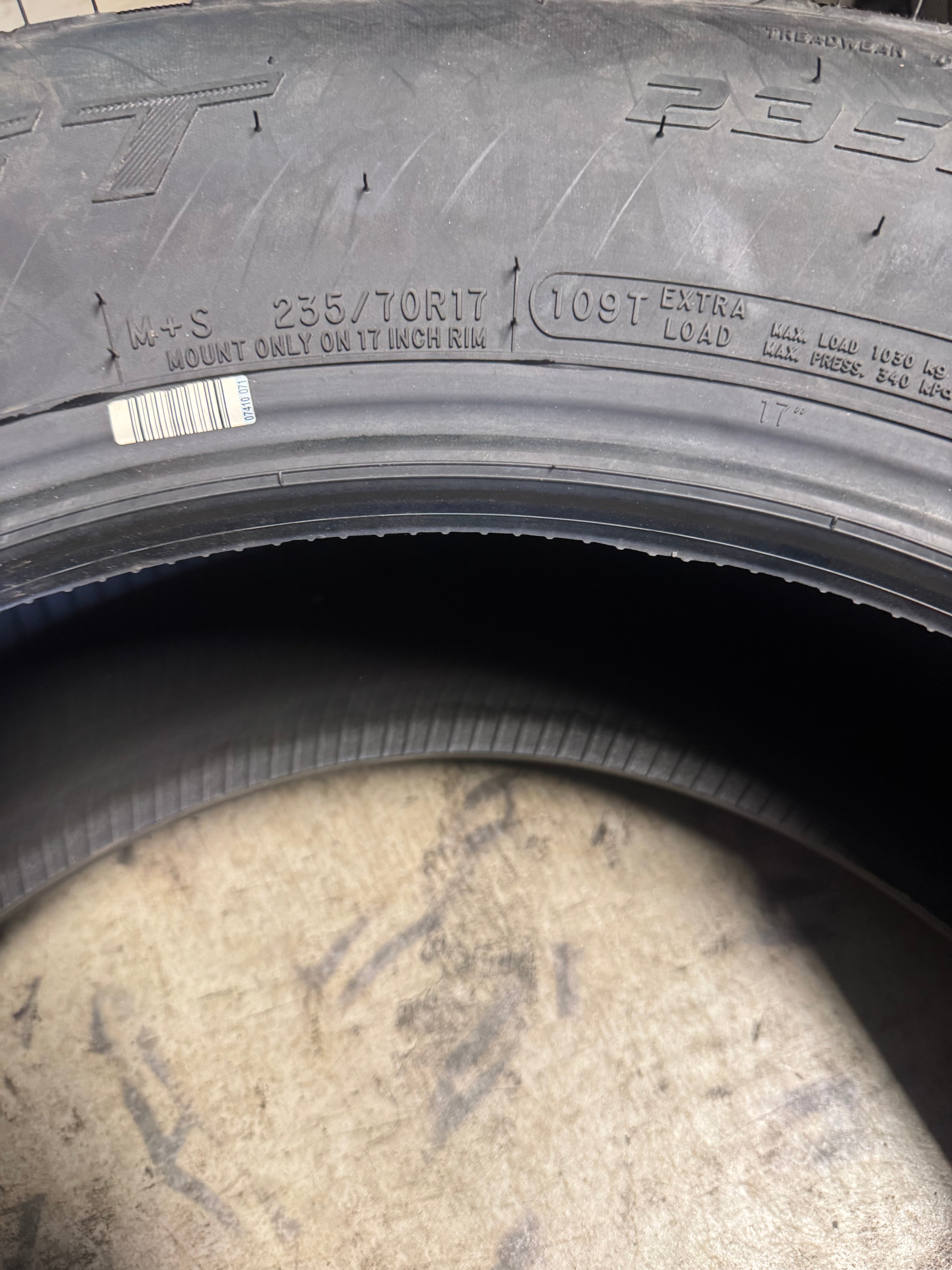 NOS MASTERCRAFT COURSER AXT2 BSW P 235 70 17 109T XL ALL TERRAIN TIRE 177131007