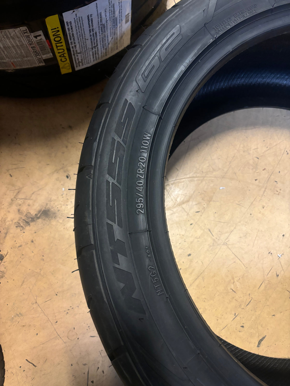 NITTO NT555 G2 P 295 40 20 110W XL UHP TIRES 211270