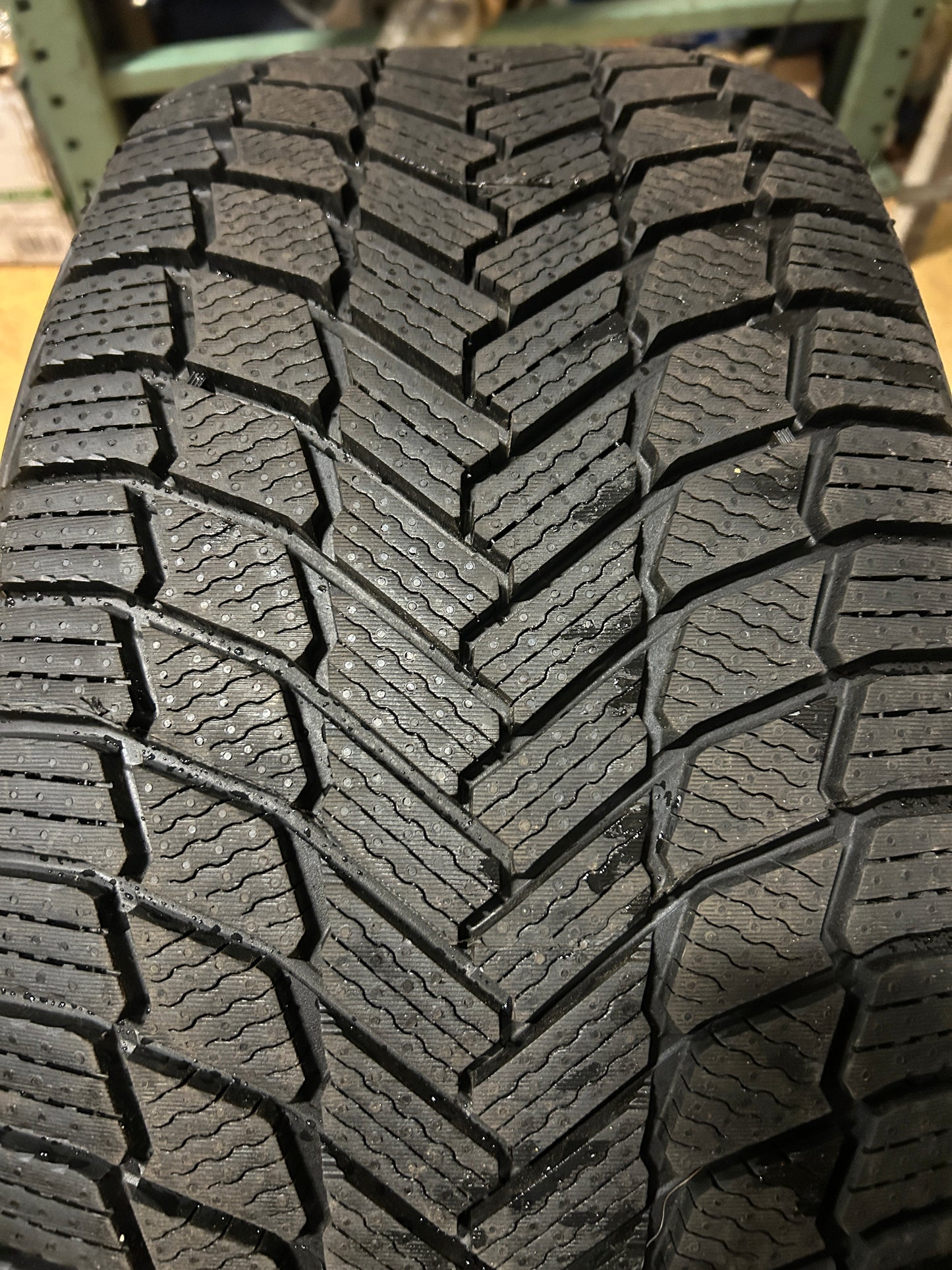 2 MICHELIN X-ICE SNOW BSW P 245 40 20 99H XL WINTER TIRE 81241
