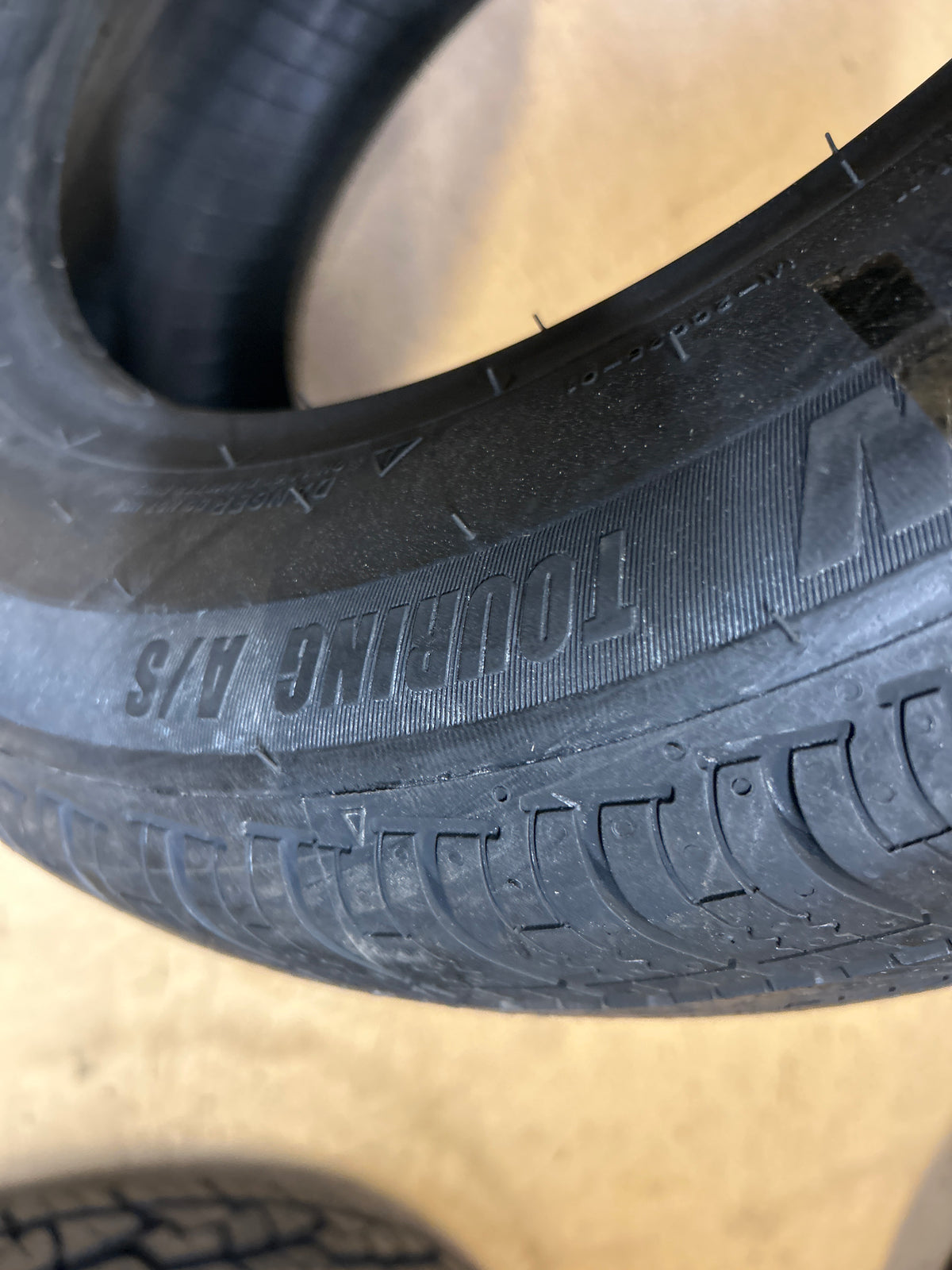 UNIROYAL TIGER PAW TOURING A/S BSW P195 60 14 86H ALL SEASON TIRE 32461