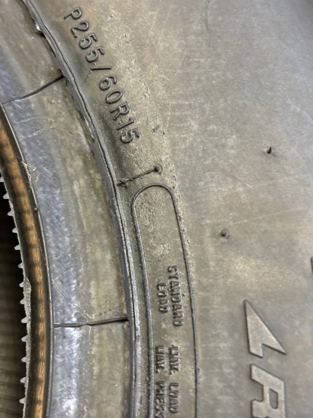 MICKEY THOMPSON ET STREET S/S P 255 60 15 SL PERFORMANCE TIRE 90000024552