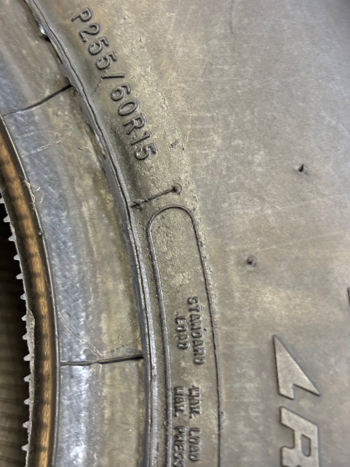 MICKEY THOMPSON ET STREET S/S P 255 60 15 SL PERFORMANCE TIRE 90000024552