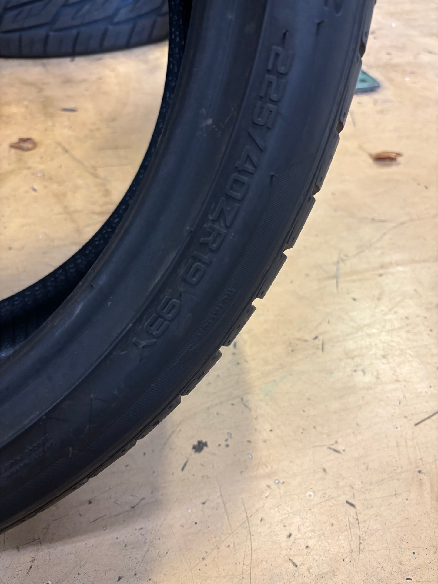 2 HANKOOK VENTUS V12 EV02 K120 P 225 40 19 93Y XL ALL SEASON TIRES 1015282