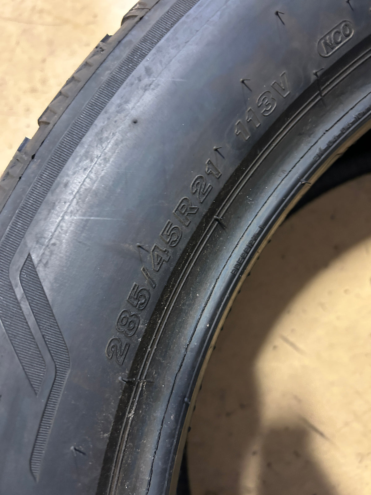 USED 8/32" BRIDGESTONE ALENZA SPORT A/S BSW P 285 45 21 113V XL UHP TIRE 014826