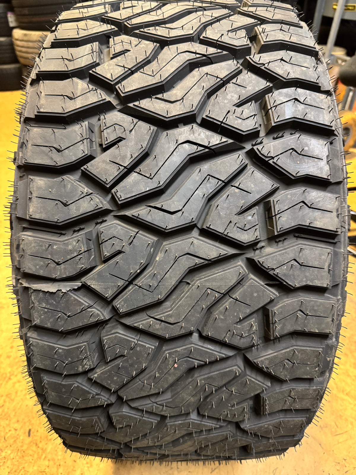 VENOM POWER TERRA HUNTER R/T PLUS BSW LT 33 14.5 22 115Q 12PLY RUGGED TERRAIN TIRE CVPRT13