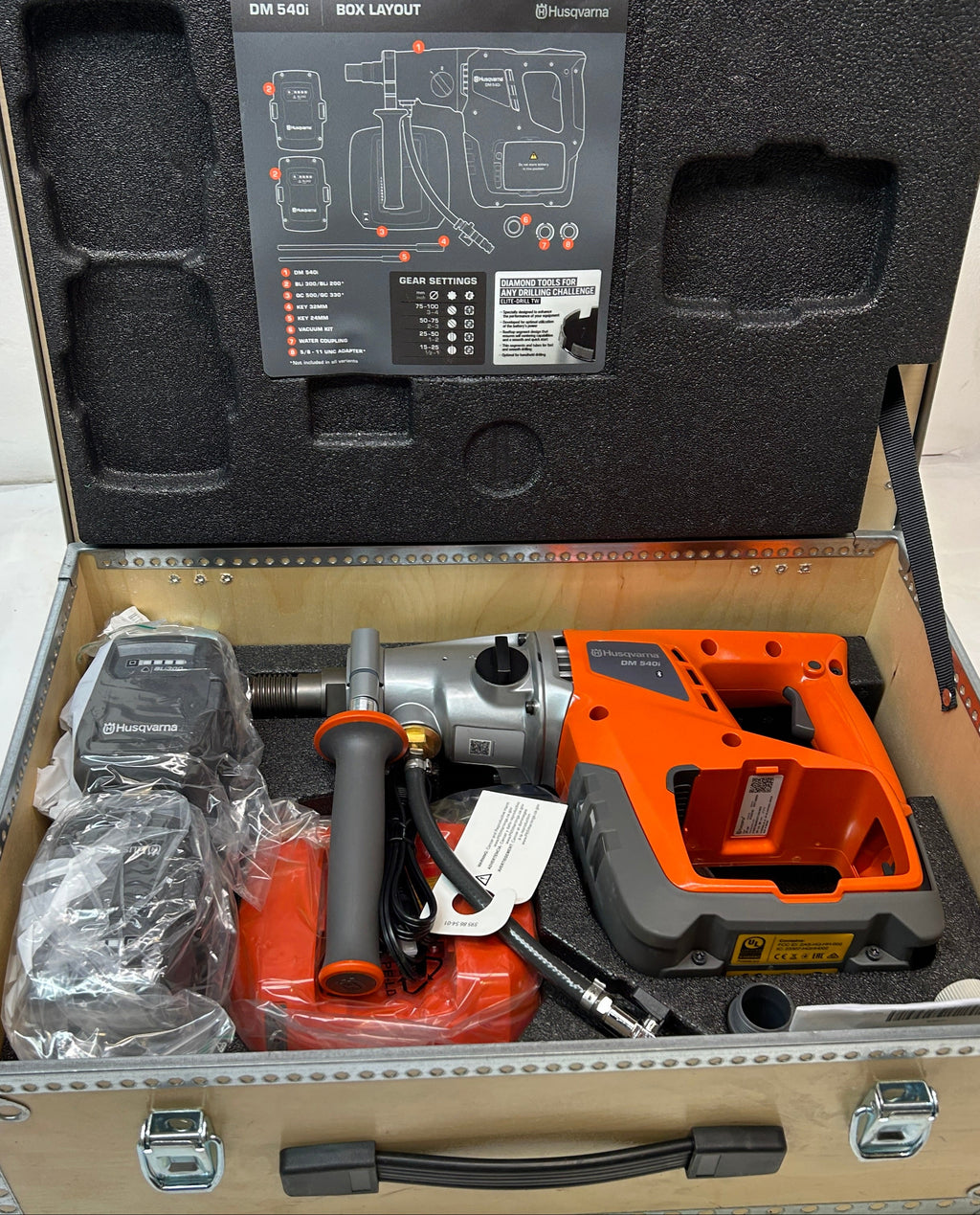 HUSQVARNA CORDLESS CORE DRILL W/ 2 BATTERIES & CHARGER DM 540I