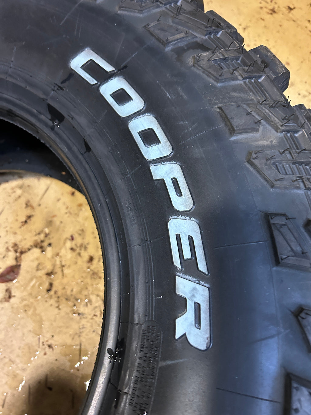 COOPER DISCOVERER STT PRO RWL LT 315 70 17 121/118Q 10PLY MUD TIRE 170119034