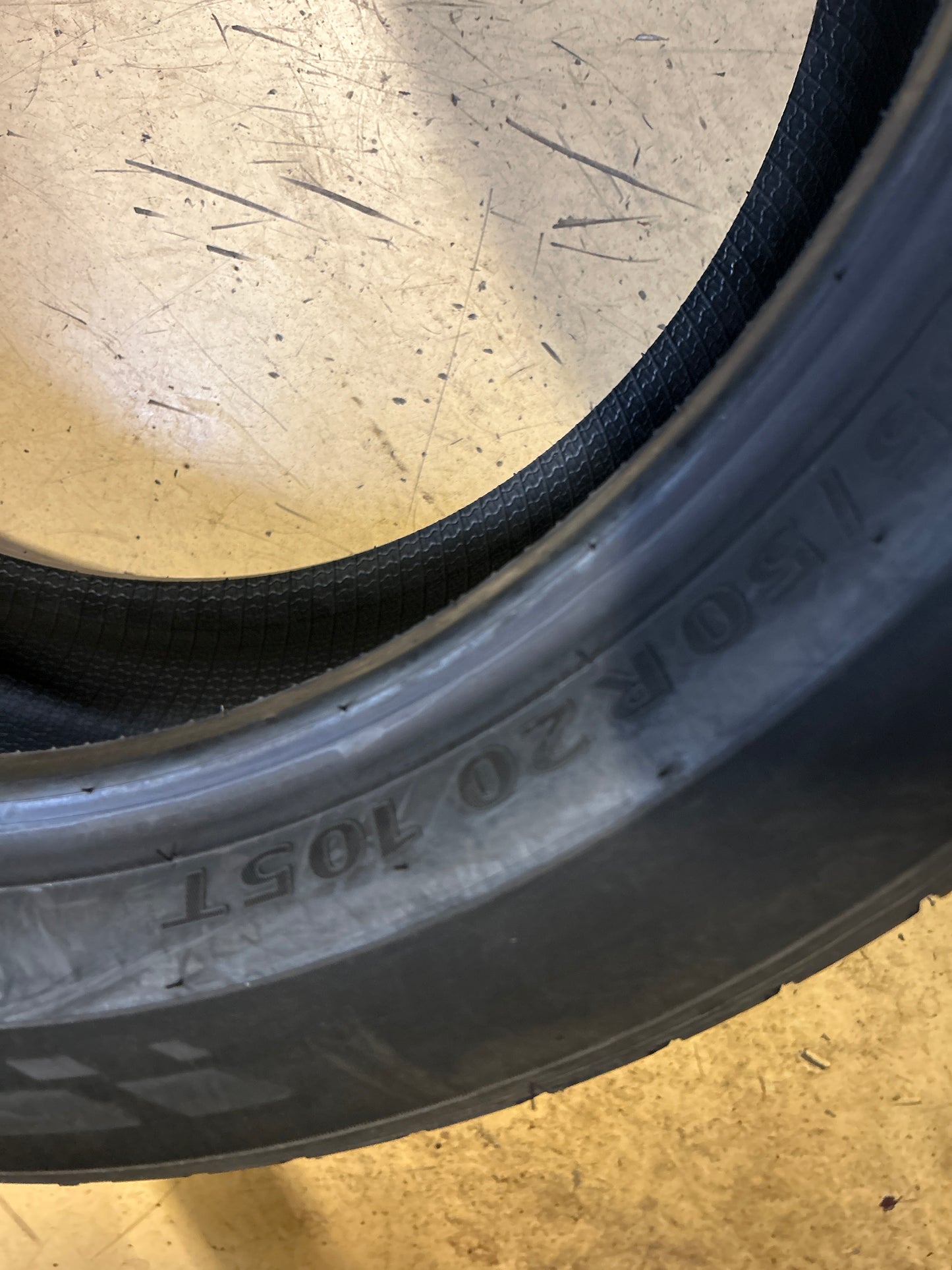 KUMHO CRUGEN PREMIUM KL33 BSW  255 50 20 105T  TIRE 2246332