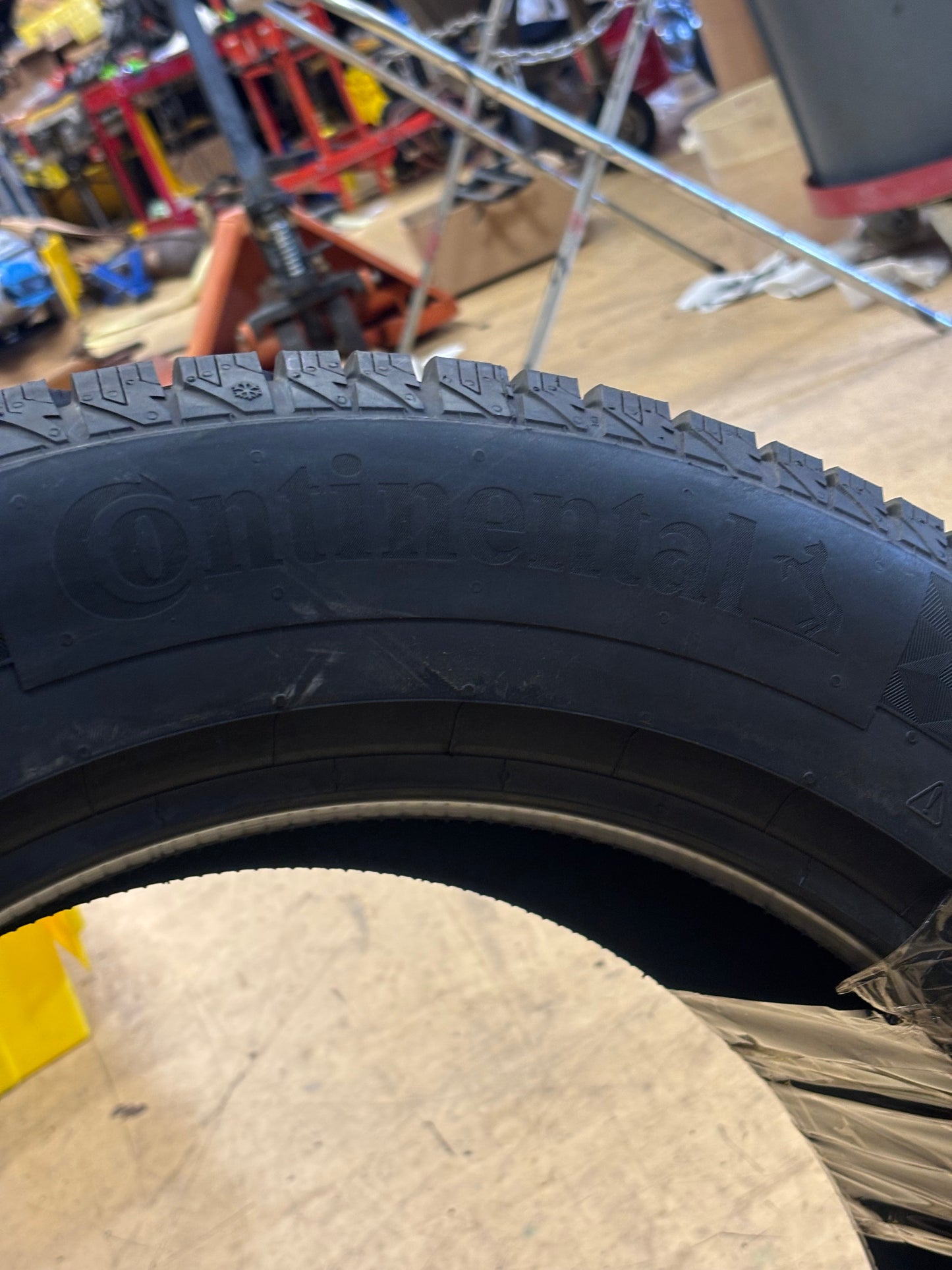 NOS CONTINENTAL VIKINGCONTACT 7 P 225 60 18 104T XL SNOW WINTER TIRE 03452530000