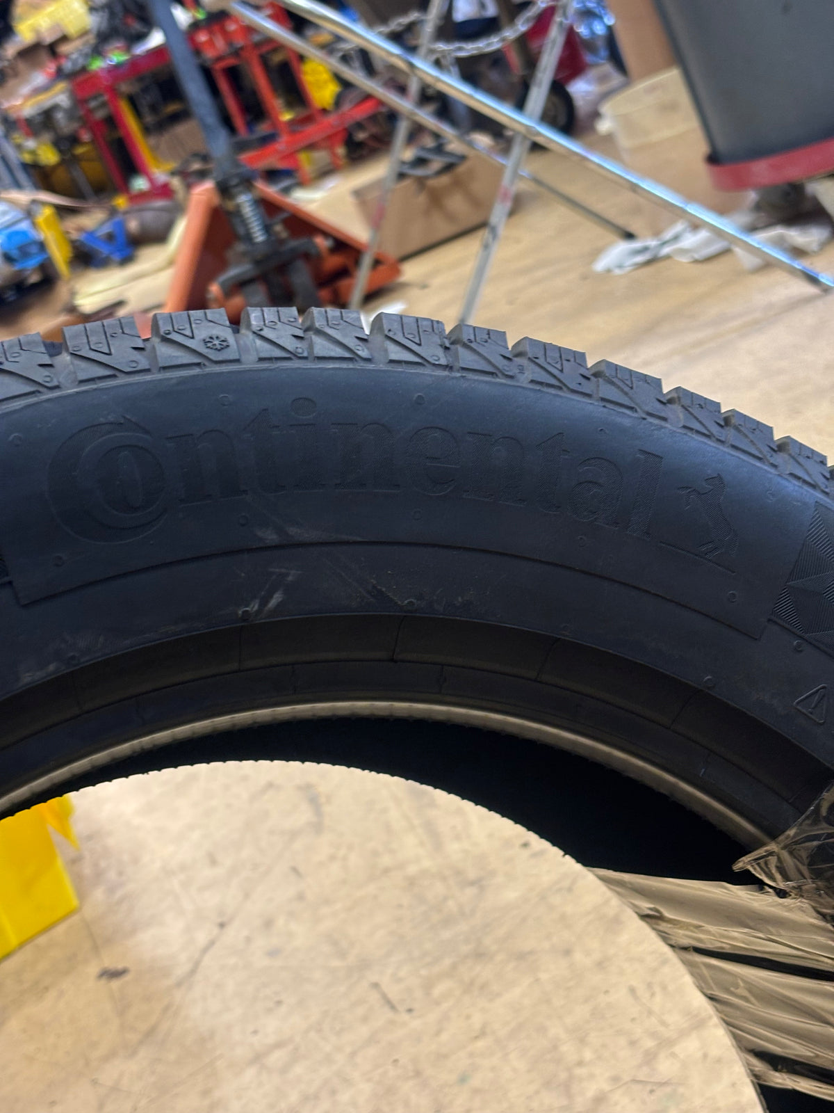 NOS CONTINENTAL VIKINGCONTACT 7 P 225 60 18 104T XL SNOW WINTER TIRE 03452530000
