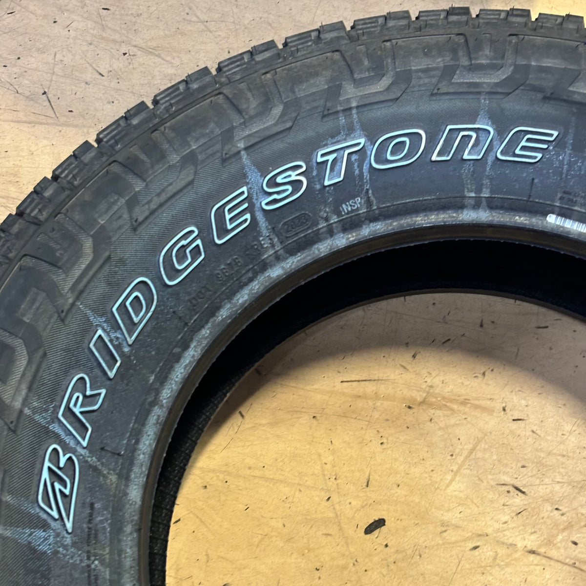 BRIDGESTONE DUELER AT REVO 3 WL 265 70 18 114T SL ALL TERRAIN TIRE 000040