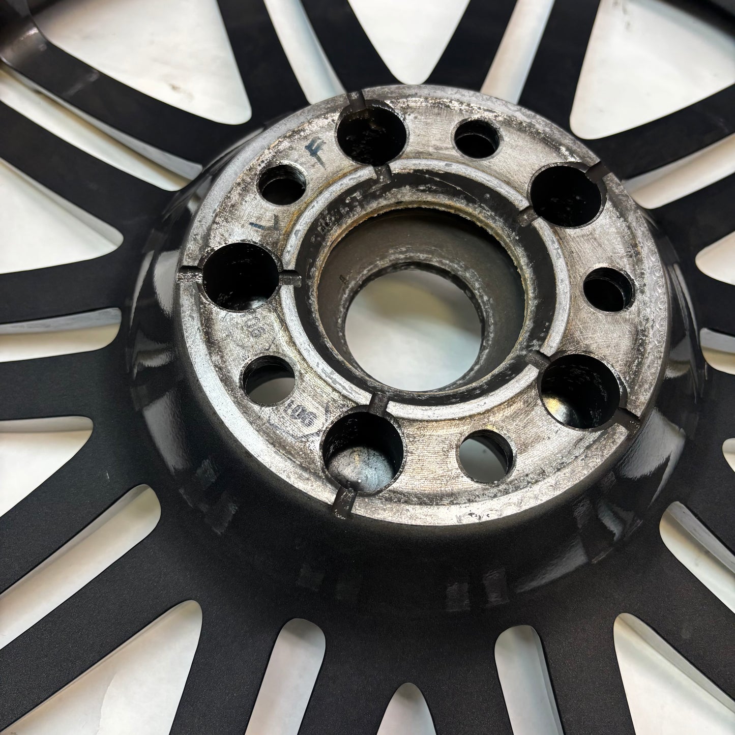 GENUINE PORSCHE MACAN 21 INCH STAGGERED SET F:21X9 ET26 R:21X10 ET26 WHEELS