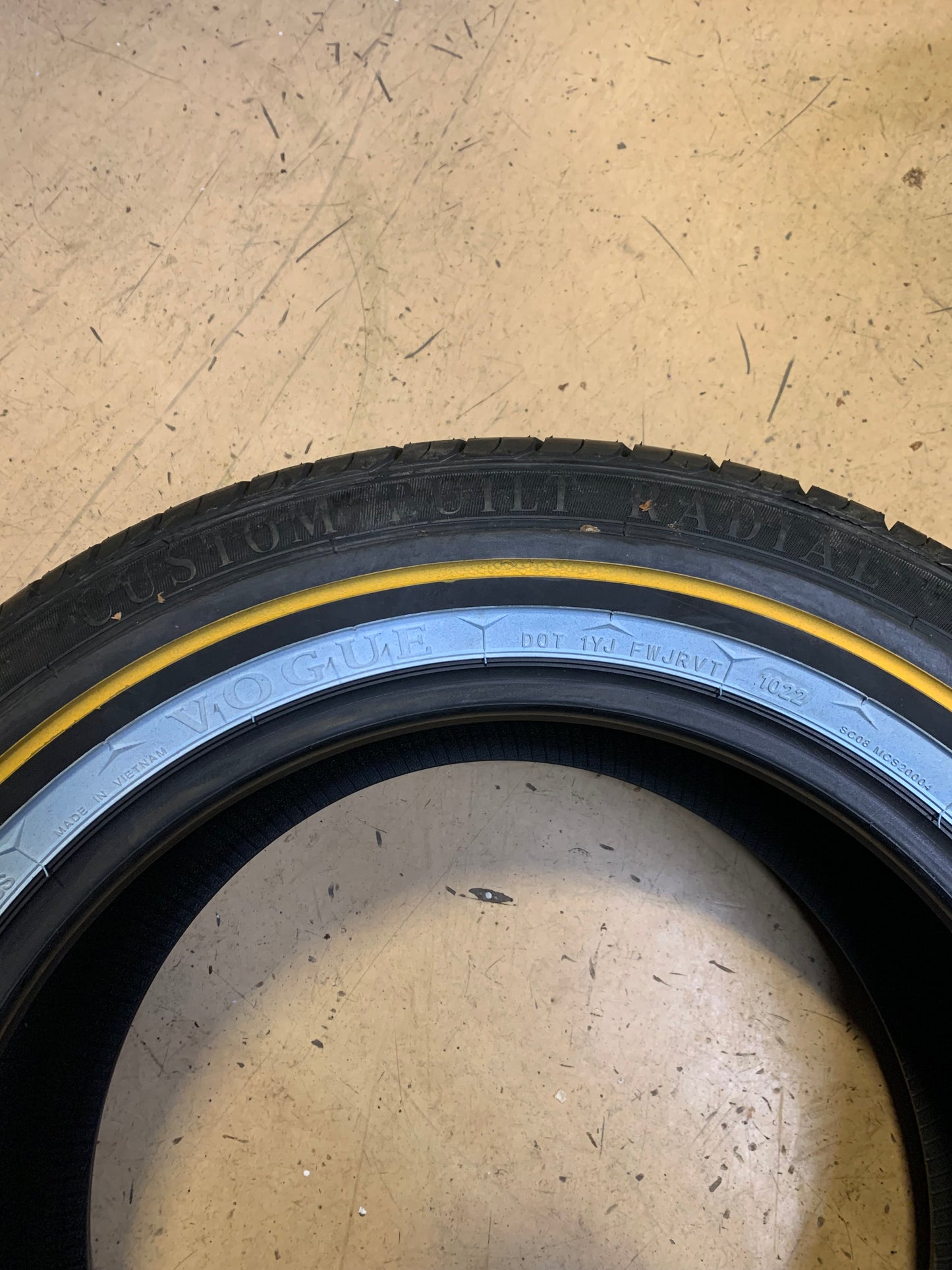 VOGUE CUSTOM BUILT RADIAL WG P 235 55 17 99H ALL SEASON TIRE 03080931