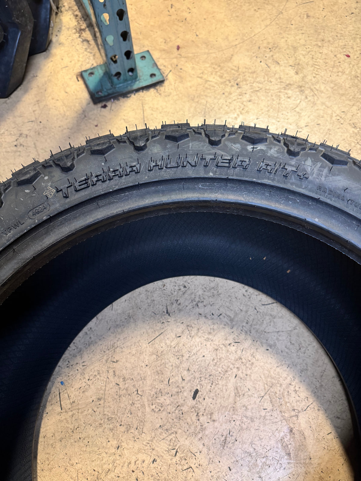 VENOM POWER TERRA HUNTER R/T PLUS BSW LT 33 14.5 22 115Q 12PLY RUGGED TERRAIN TIRE CVPRT13
