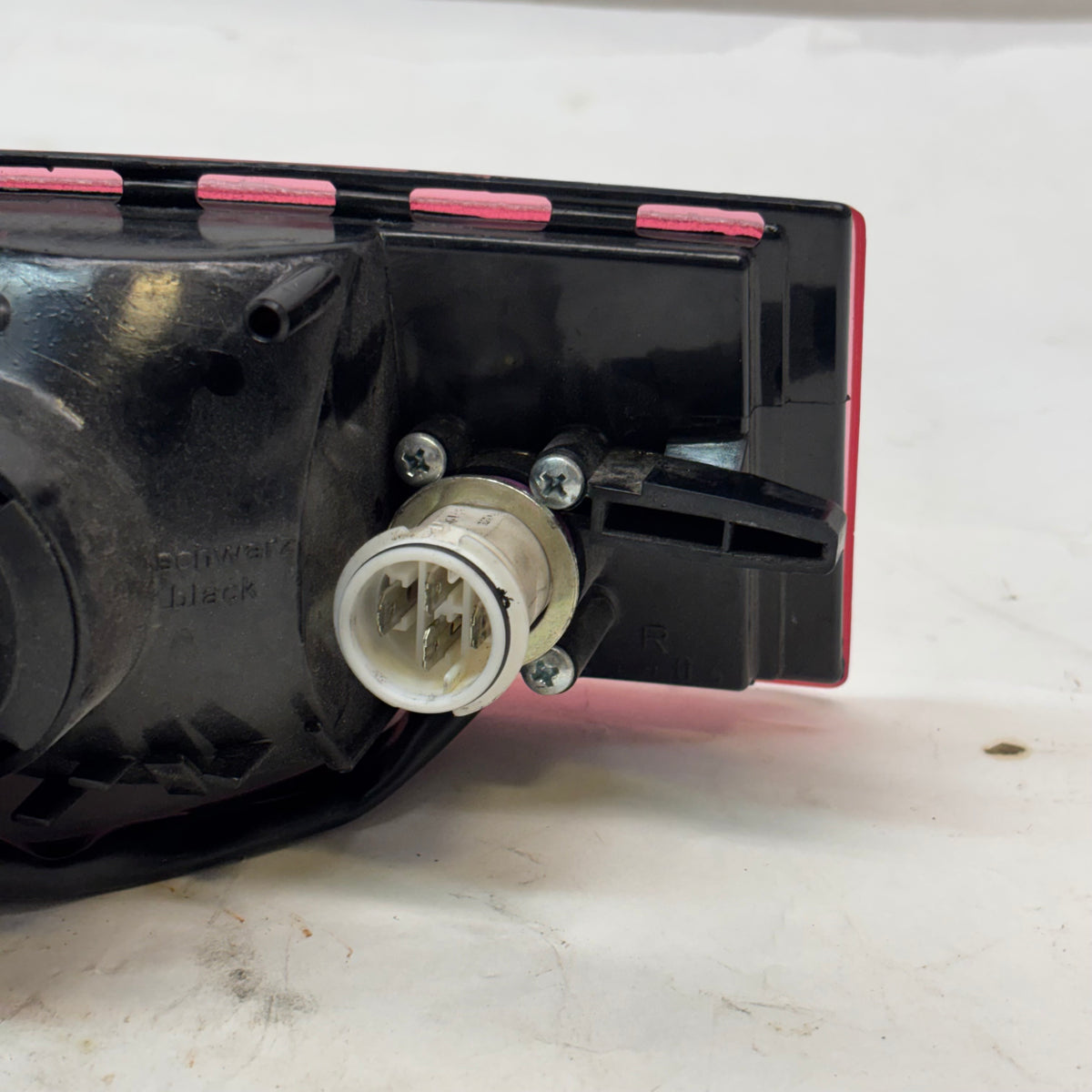 USED PORSCHE 911 TAIL LIGHT RIGHT PASSANGER 89-94 L90002404