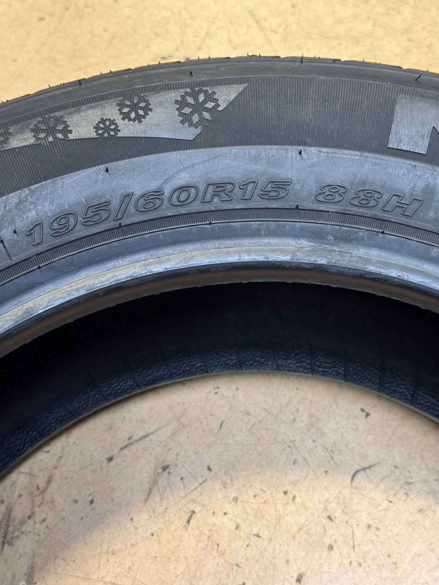 NOS NEXEN WINGUARD SPORT BSW P 195 60 15 88H WINTER TIRE 11149NXK