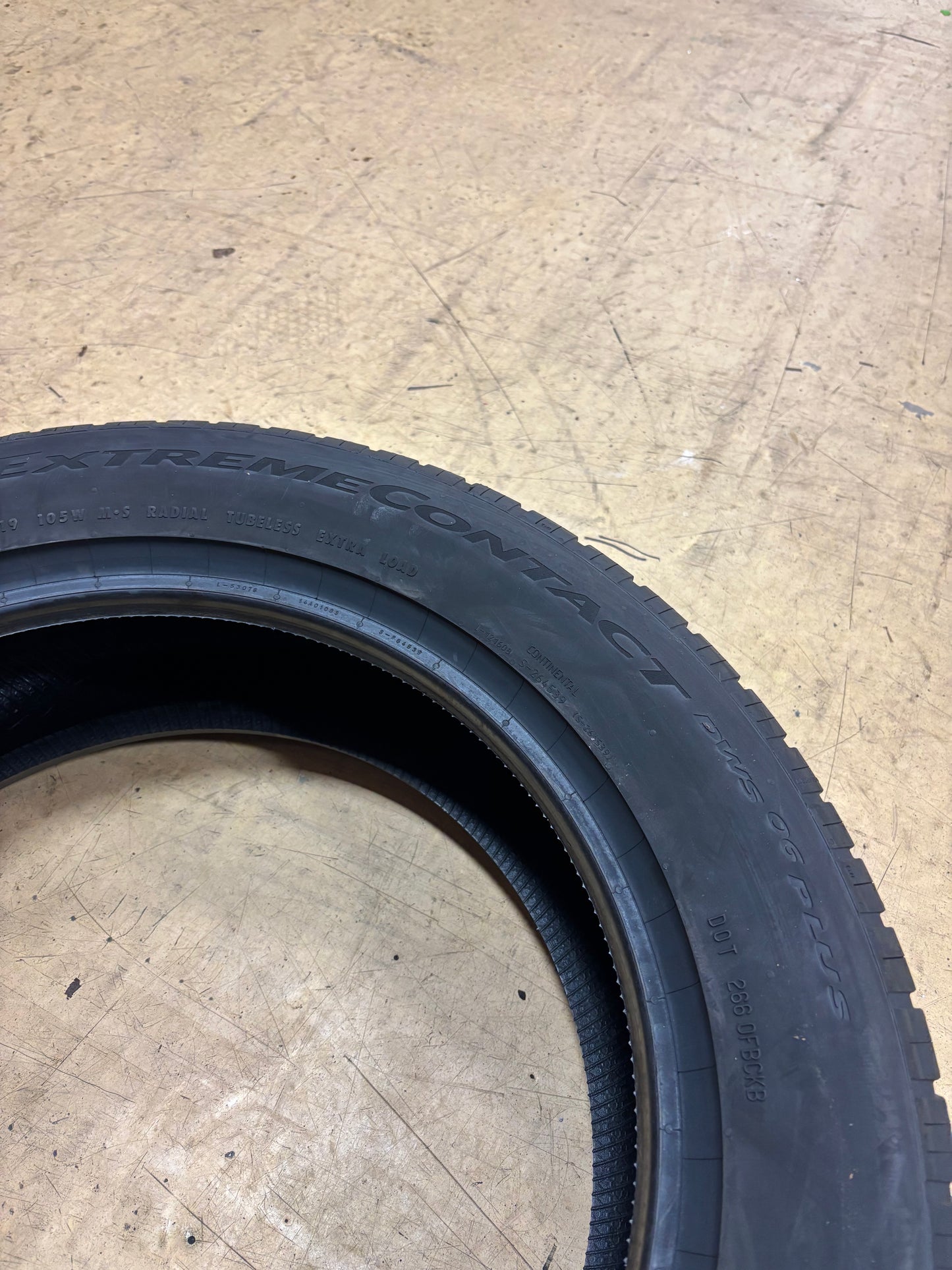 CONTINENTAL EXTREMECONTACT DWS06 SPORT P 235 55 19 105W XL ALL SEASON TIRE 15572930000