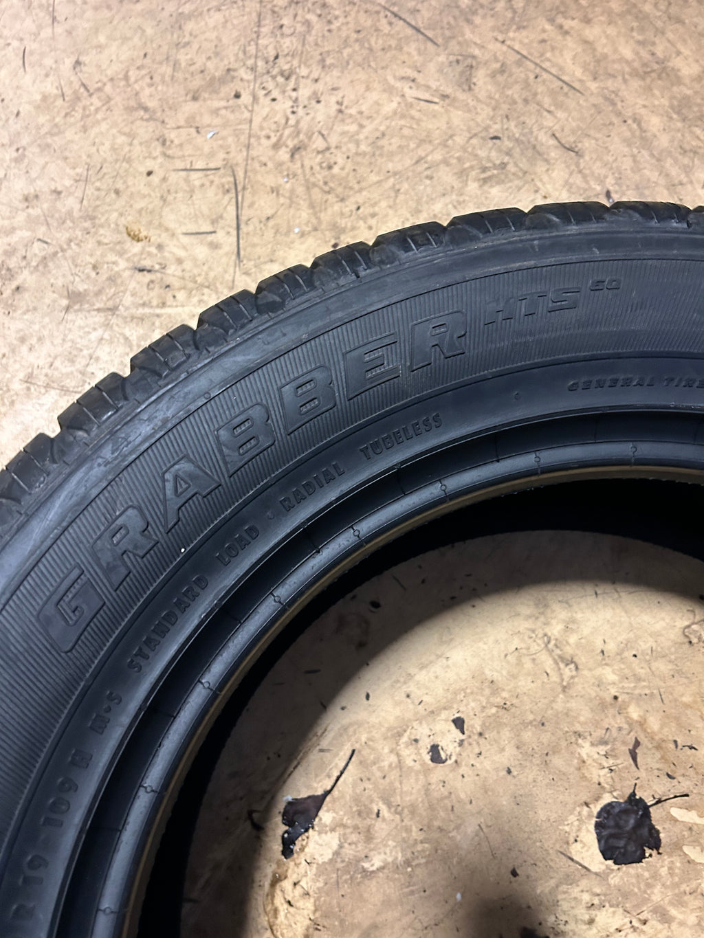 2 NOS GENERAL GRABBER HTS60 BSW P 255 60 19 109H HIGHWAY TIRE 04493790000