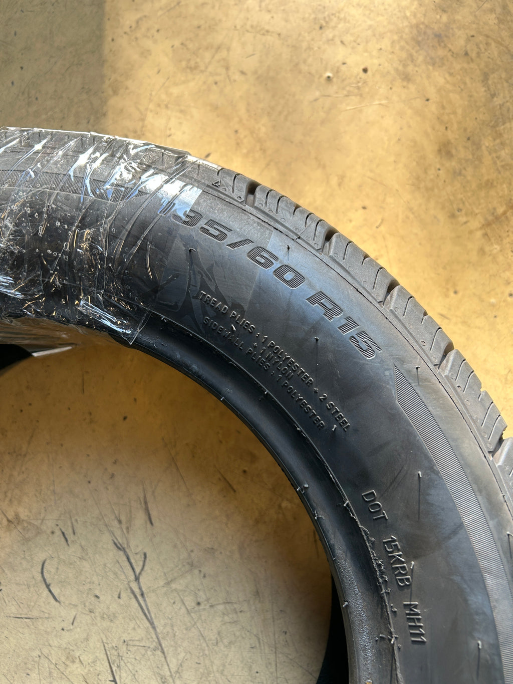 USED 11/32” BFGOODRICH ADVANTAGE CONTROL P 195 60 15 88H ALL SEASON TIRE 11824