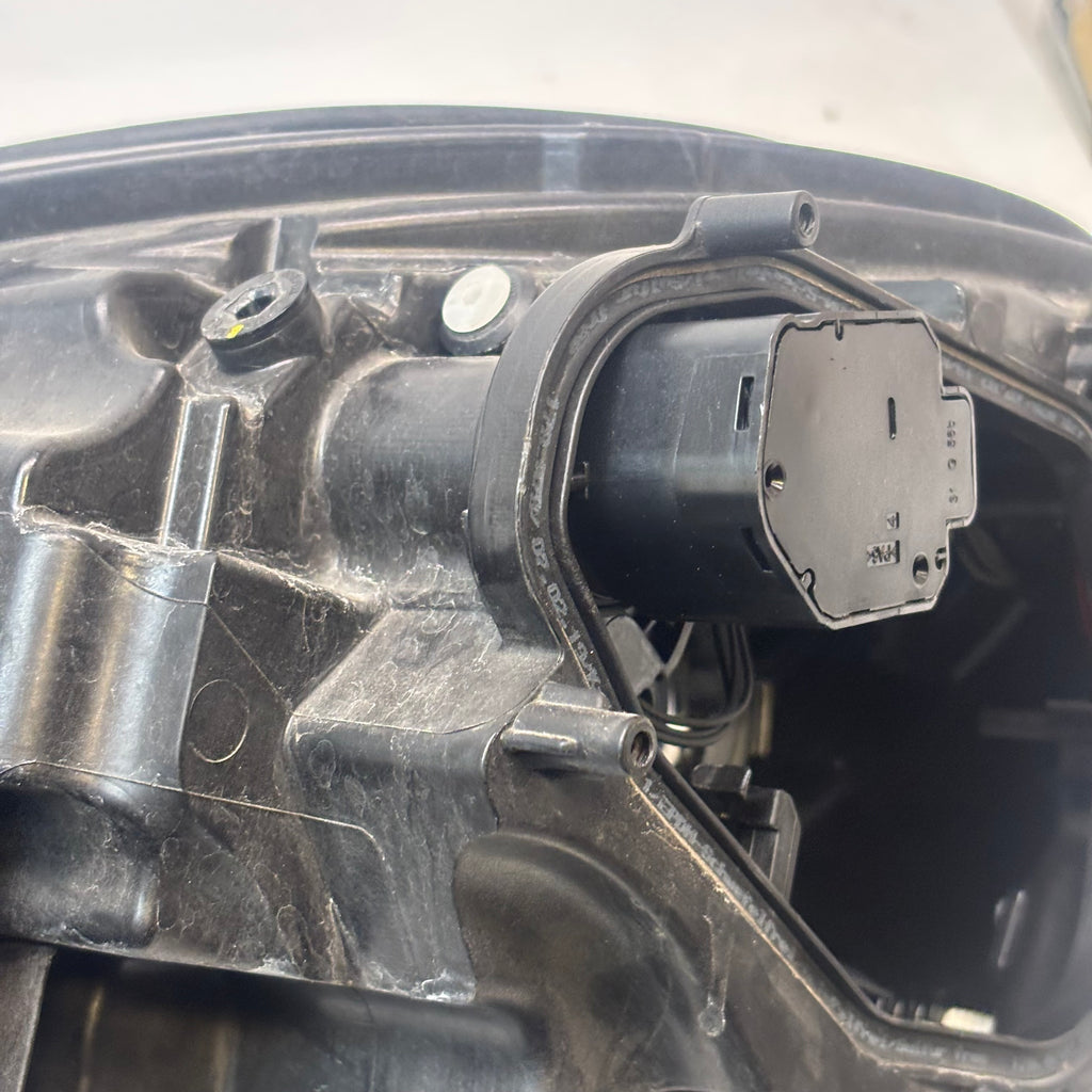 USED PORSCHE CAYENNE 958 RIGHT HEADLIGHT HID 7P5 941 030 CL