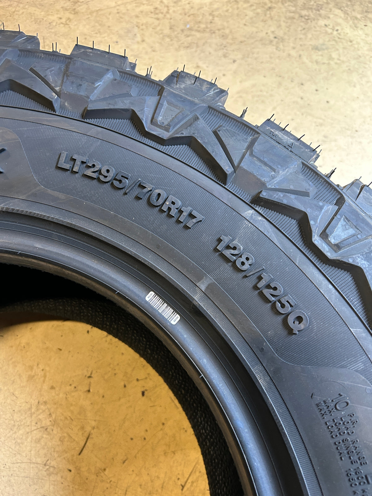 RADAR RENEGADE-X BSW LT 295 70 17 128/125Q 10PLY MUD TIRE RACSTH0090