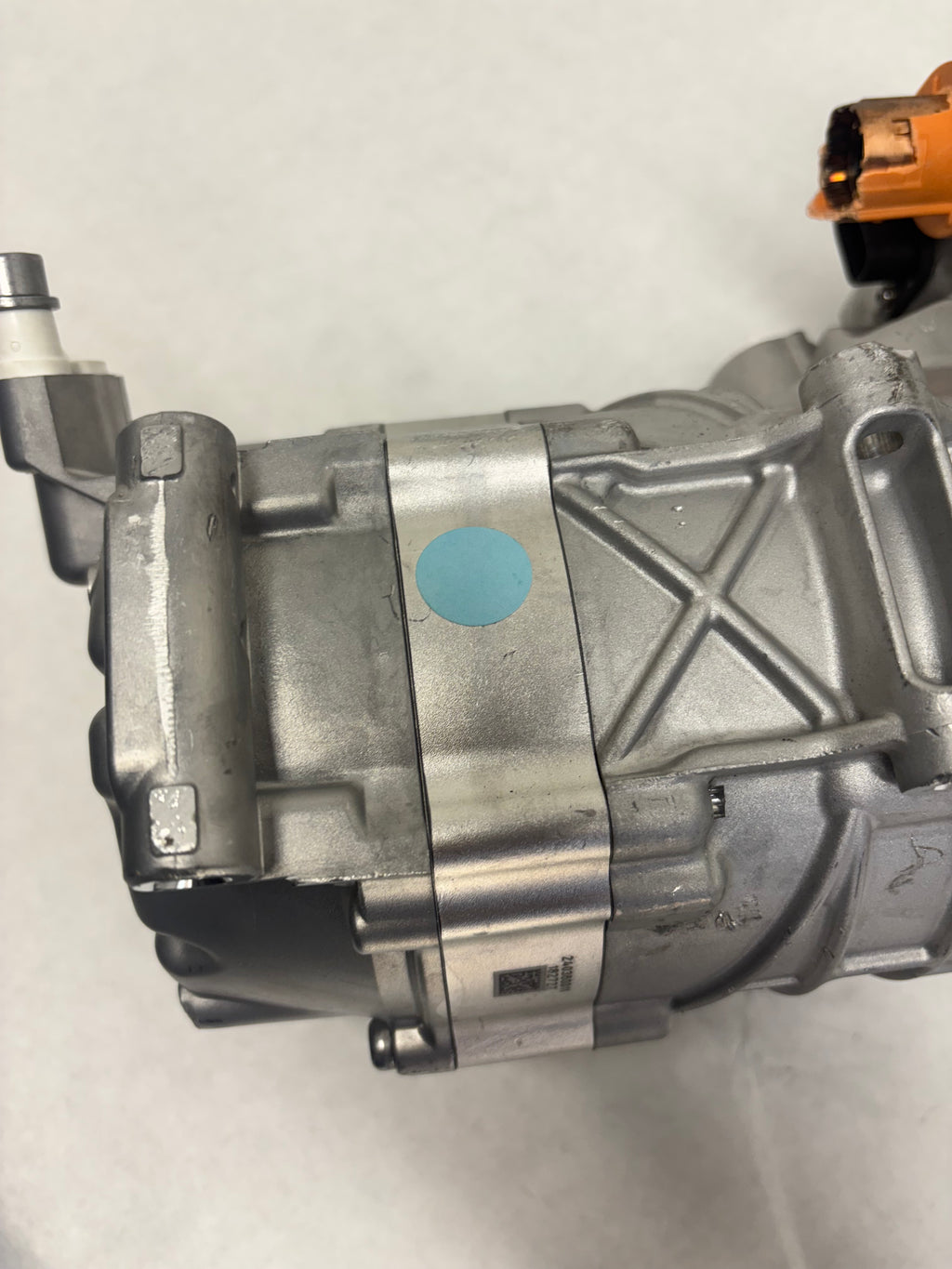 FREIGHTLINER AC COMPRESSOR 57CC 400V ERC MAHLE 22-79626-000 DAMAGED - 1