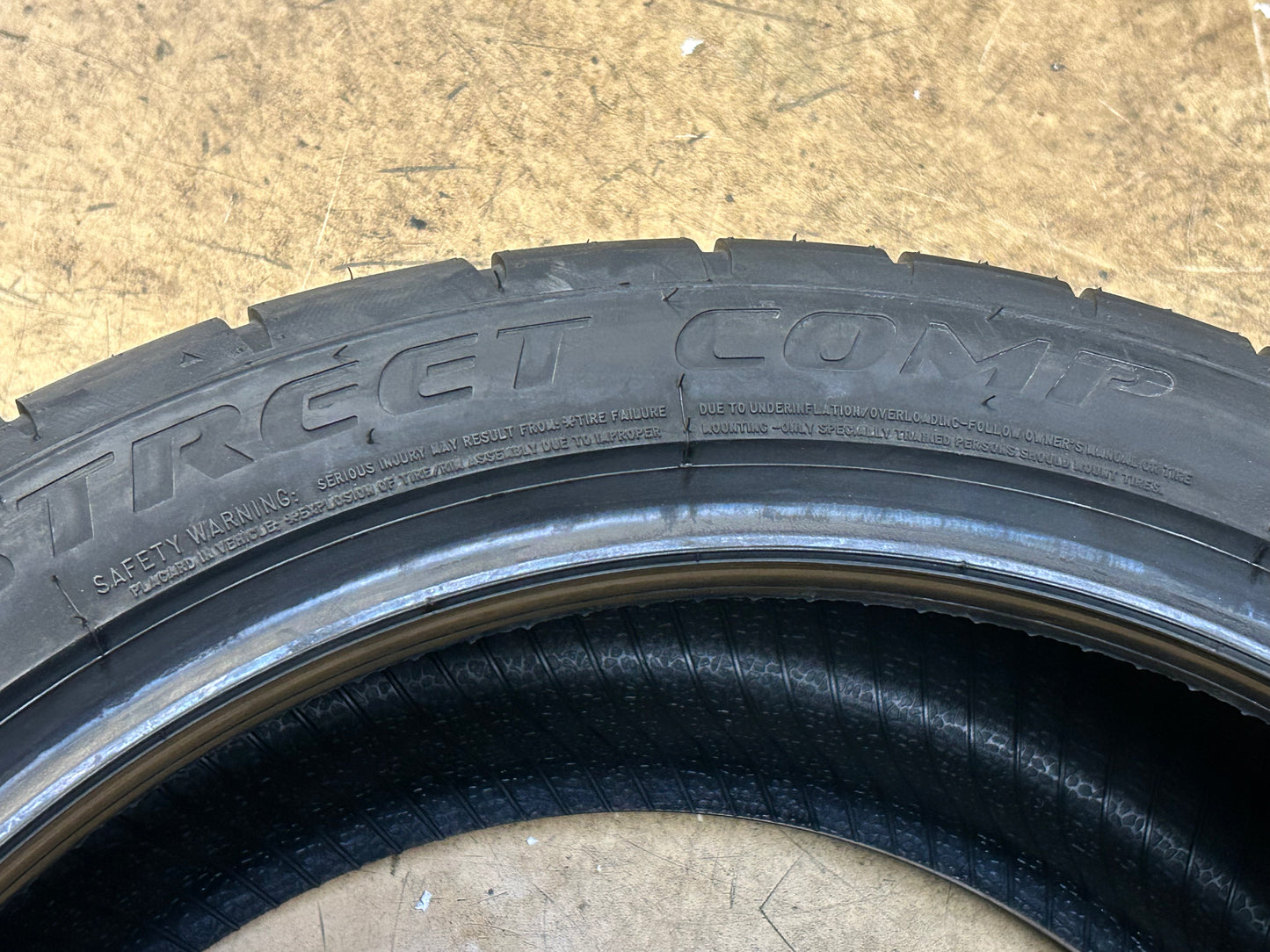 MICKEY THOMPSON  STREET COMP BSW P 245 40 18 97Y XL UHP TIRE 321012002