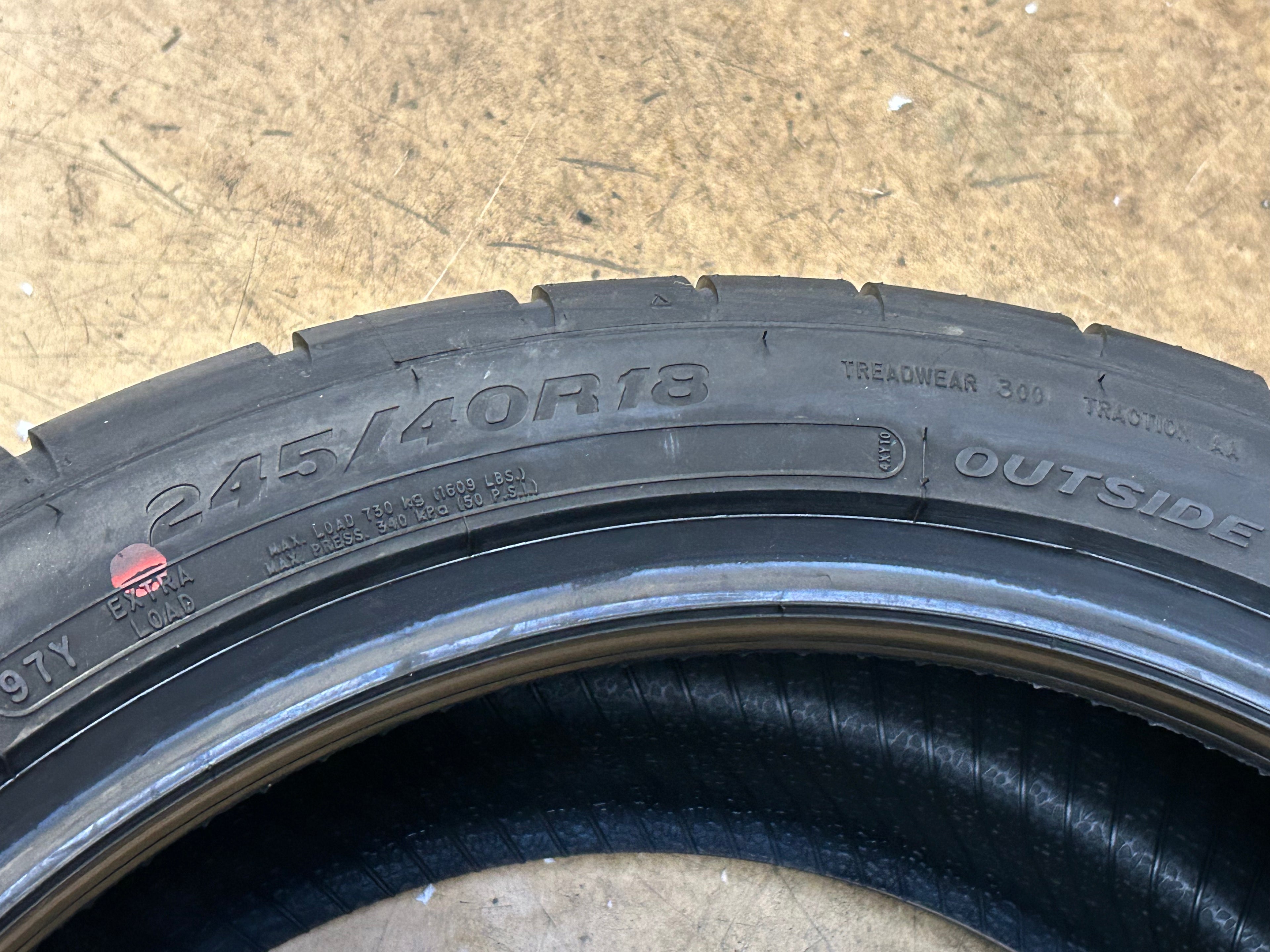 MICKEY THOMPSON  STREET COMP BSW P 245 40 18 97Y XL UHP TIRE 321012002