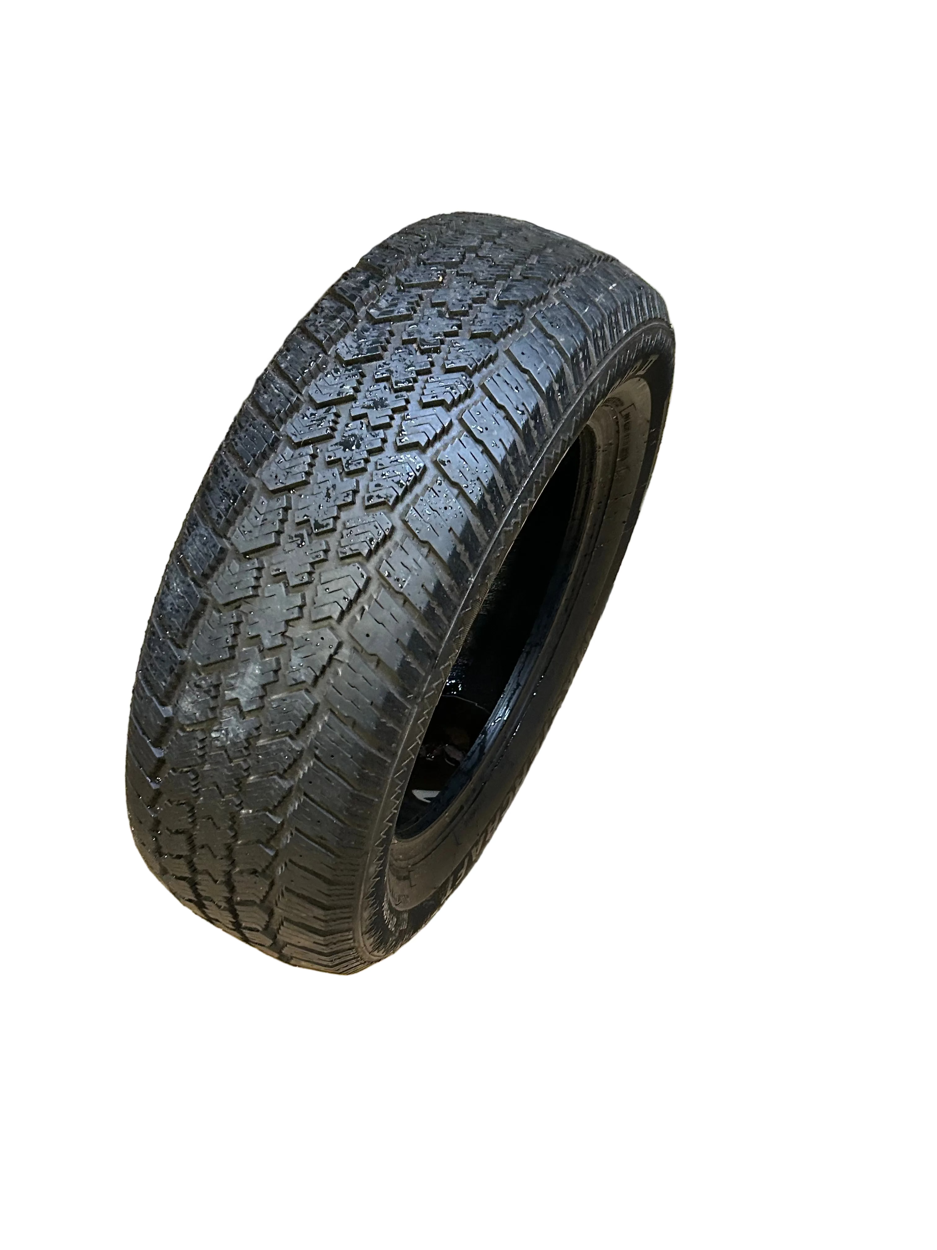 USED 6.5/32’’ MASTERCRAFT GLACIER GRIP II BSW P 215 65 16 98T WINTER TIRE C90000005817