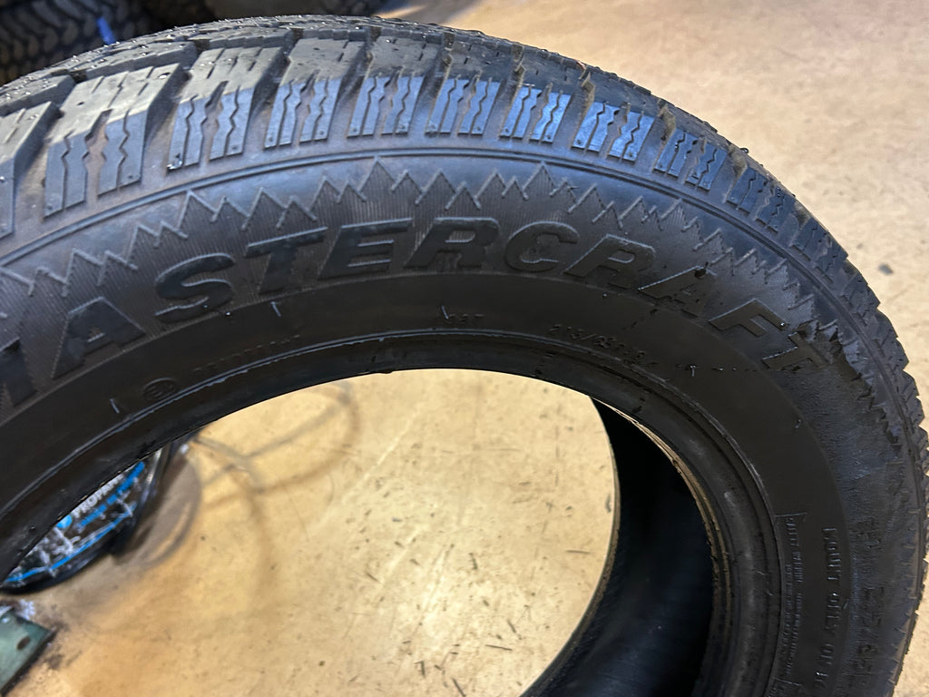 USED 6.5/32’’ MASTERCRAFT GLACIER GRIP II BSW P 215 65 16 98T WINTER TIRE C90000005817