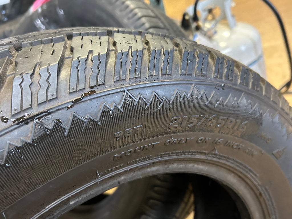 USED 6.5/32’’ MASTERCRAFT GLACIER GRIP II BSW P 215 65 16 98T WINTER TIRE C90000005817