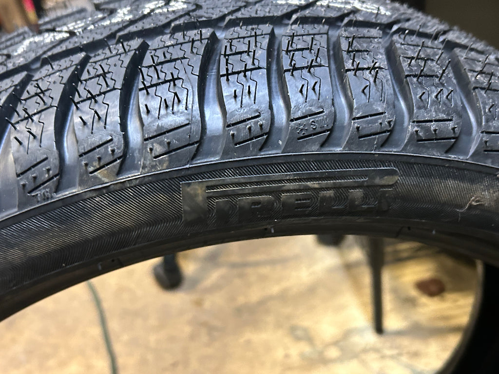 PIRELLI SOTTOZERO 3 BSW P 255 35 19 96H XL RUNFLAT WINTER TIRE 	2564000
