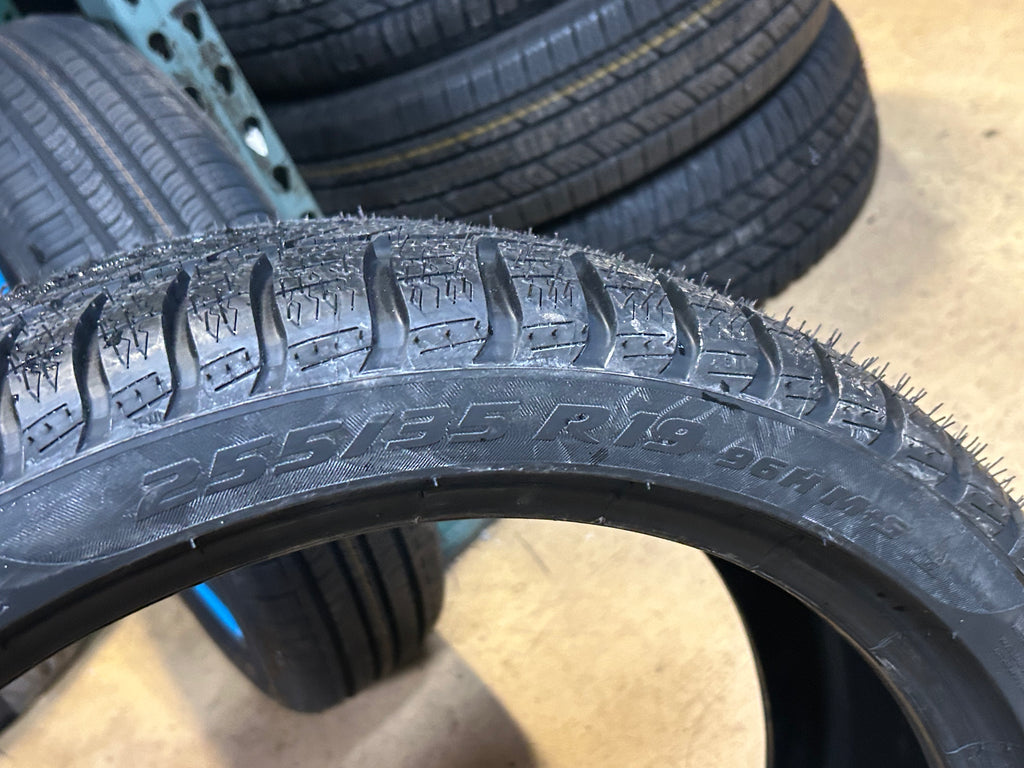 PIRELLI SOTTOZERO 3 BSW P 255 35 19 96H XL RUNFLAT WINTER TIRE 	2564000