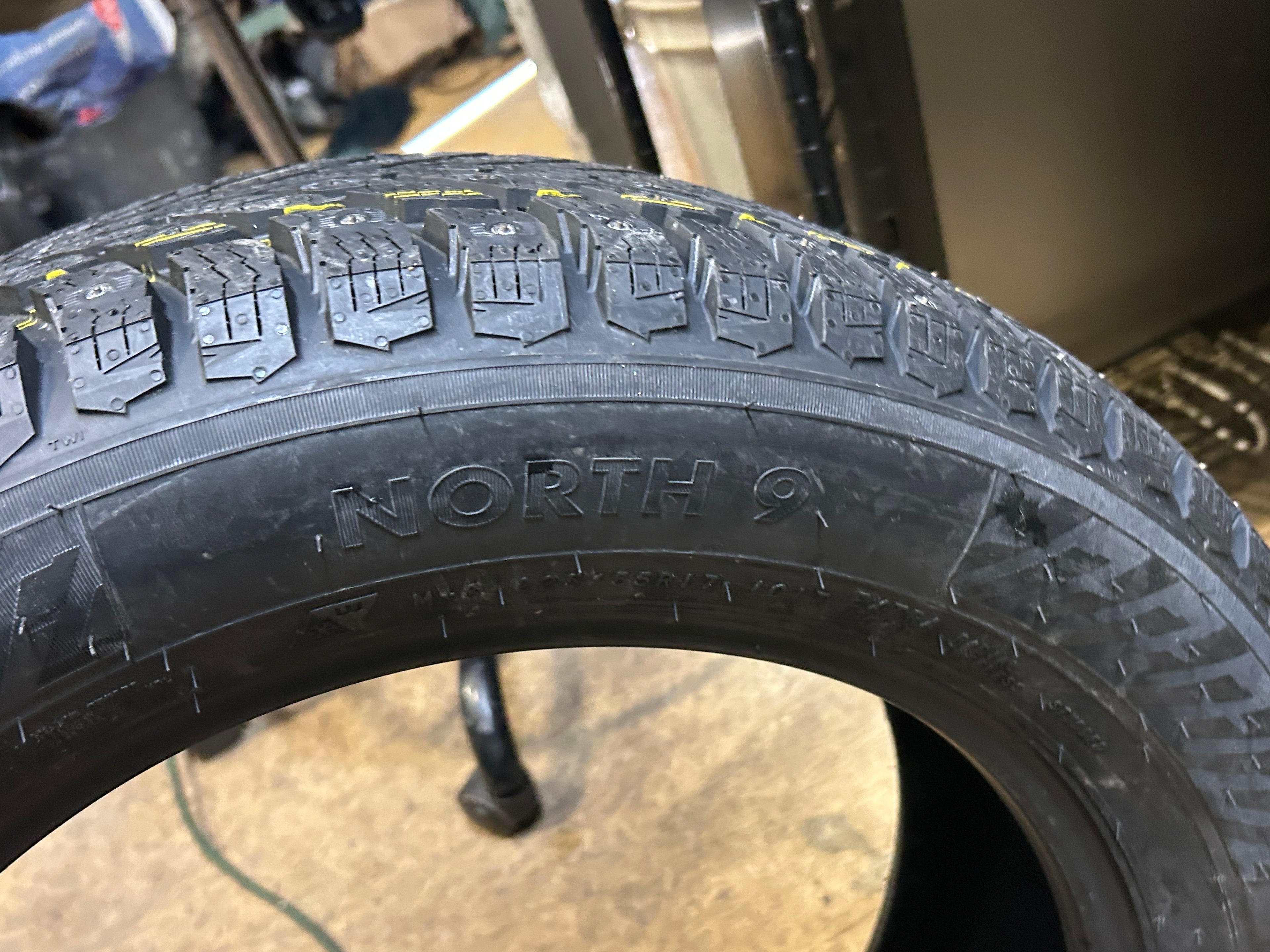 NORDMAN NORTH 9 BSW P 225 55 17 101T XL STUDDED WINTER TIRE TS32817