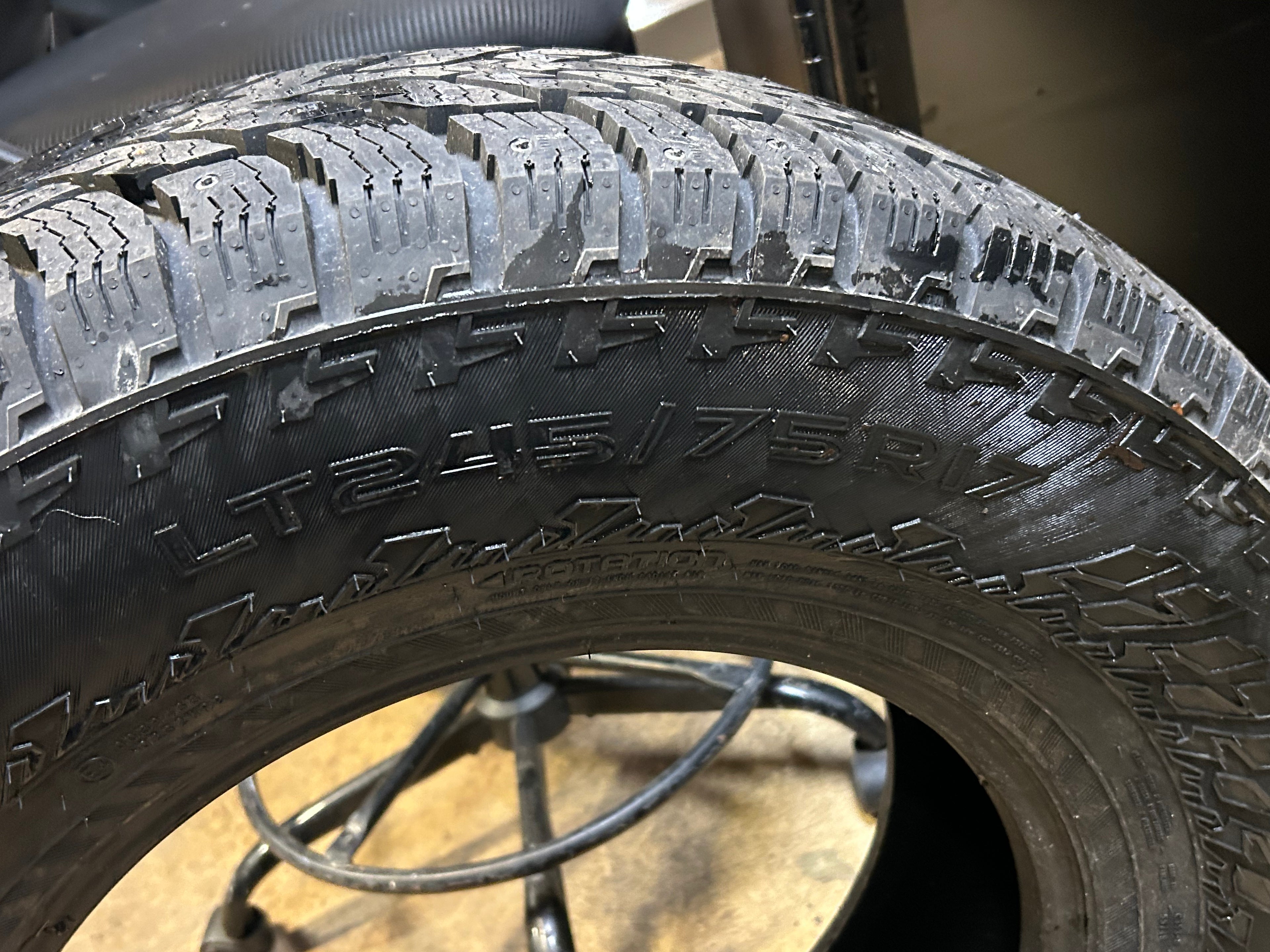 NOKIAN HAKKAPELIITTA LT3 STUDDED BSW LT 245 75 17 121/118Q 10PLY WINTER EV TIRE TS32398